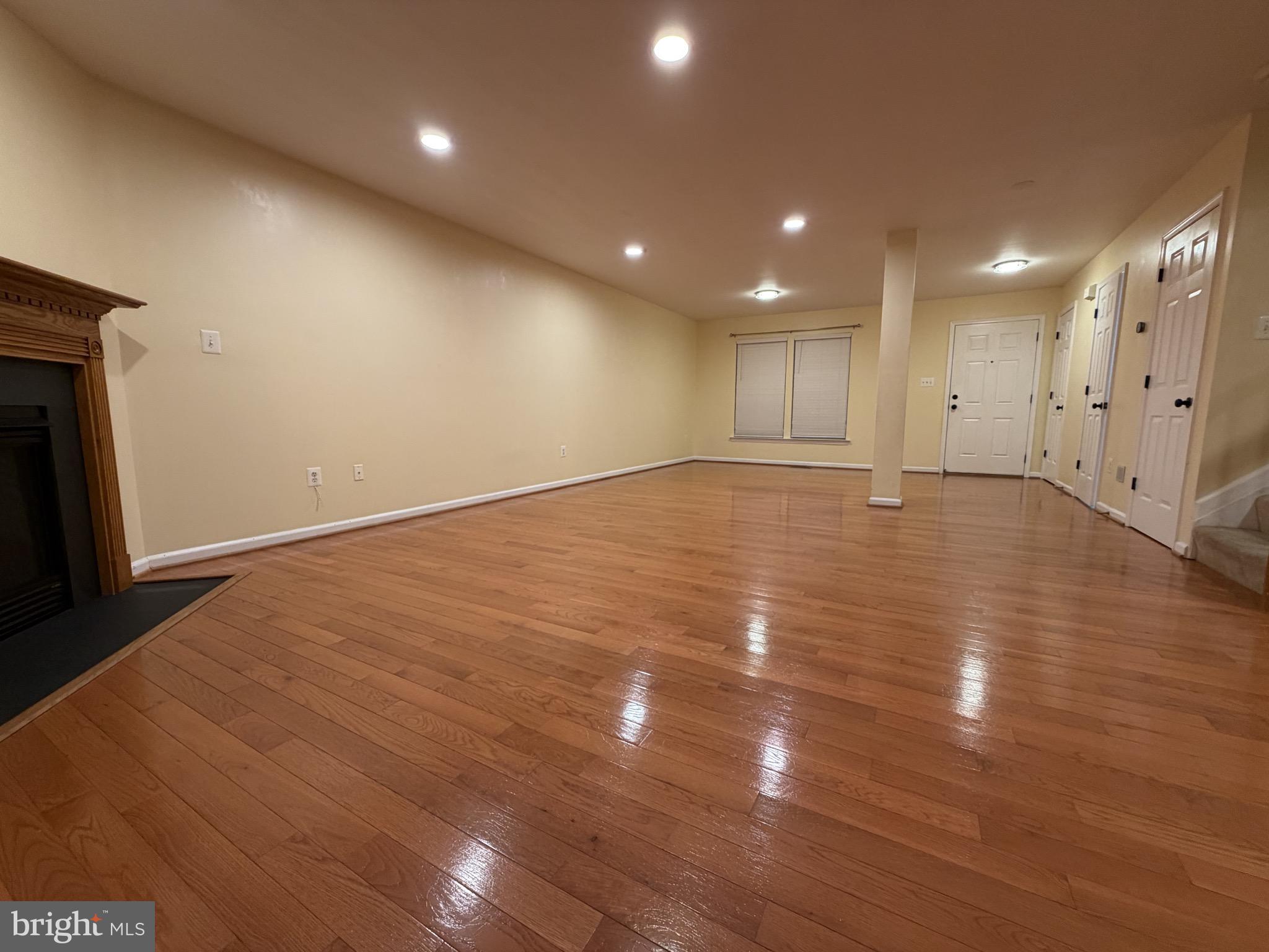 16 E LONE TREE DRIVE