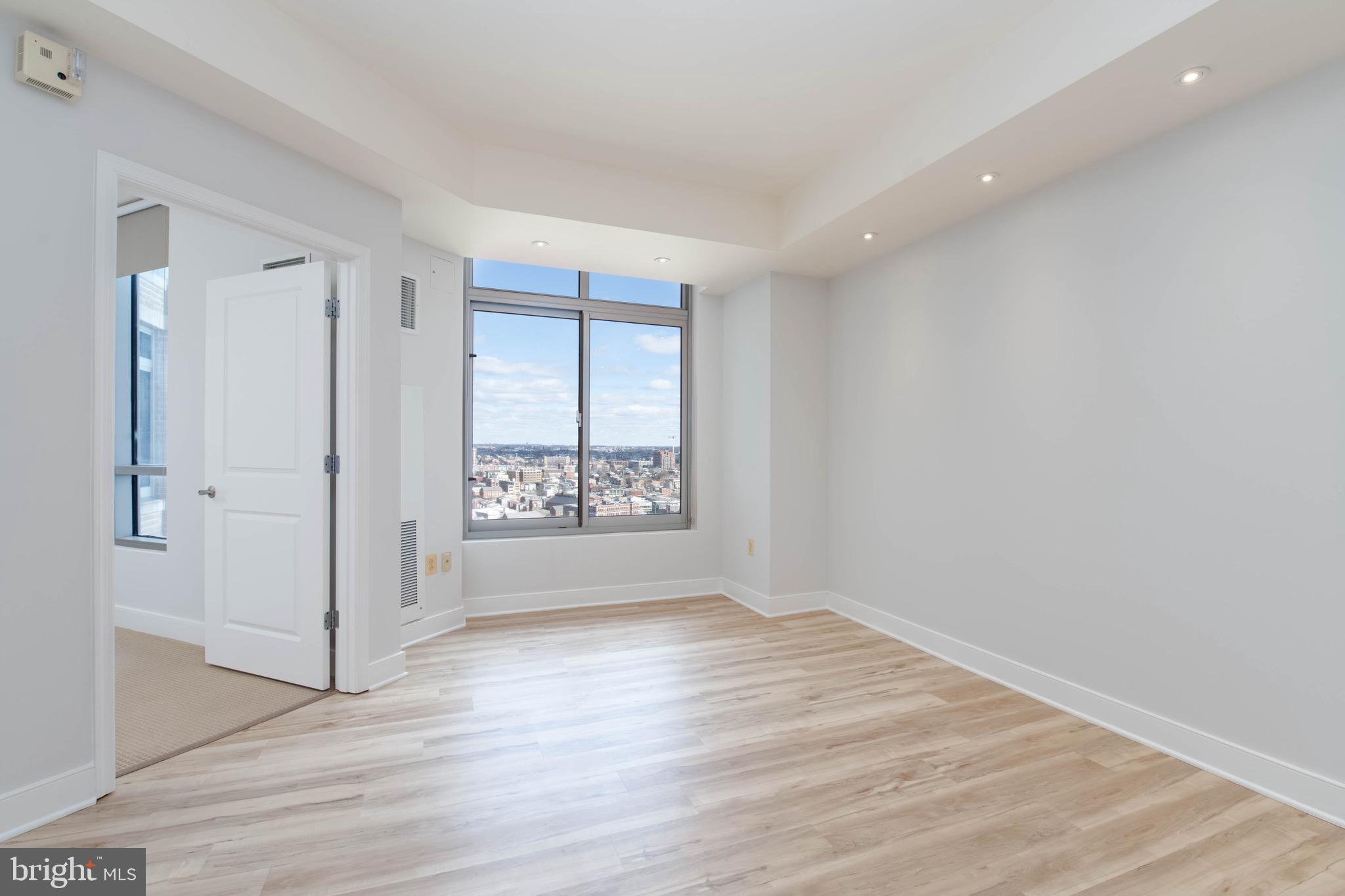 HARBOR EAST - Residential