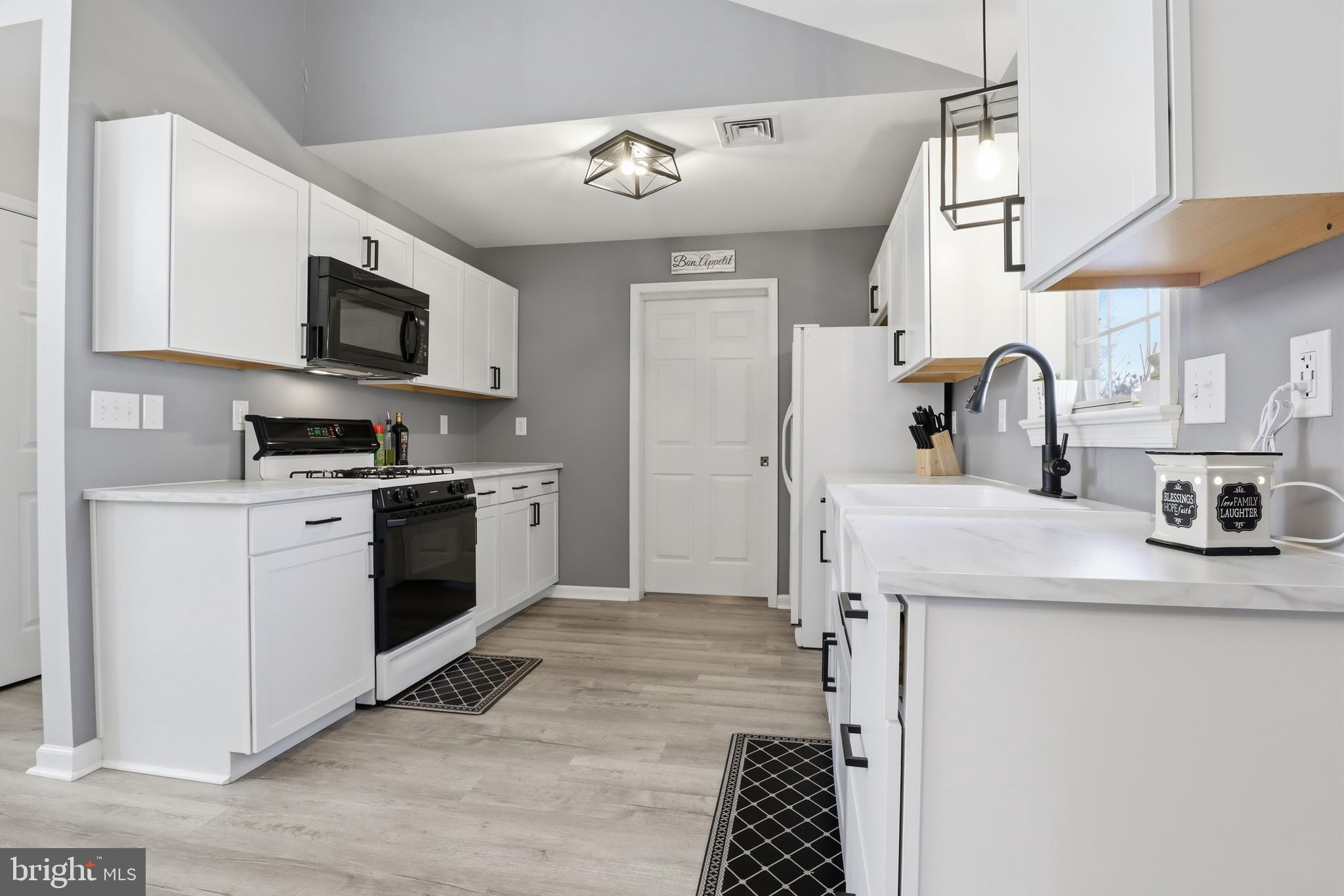 EDGEWATER - Residential