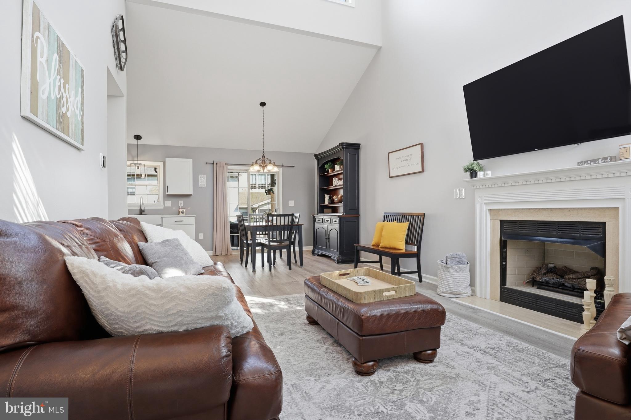 EDGEWATER - Residential