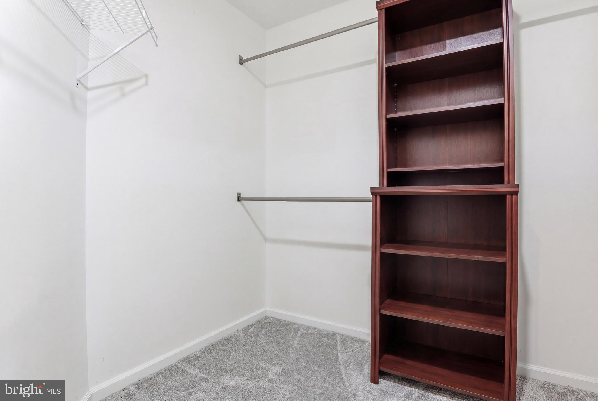 EDGEWATER - Residential