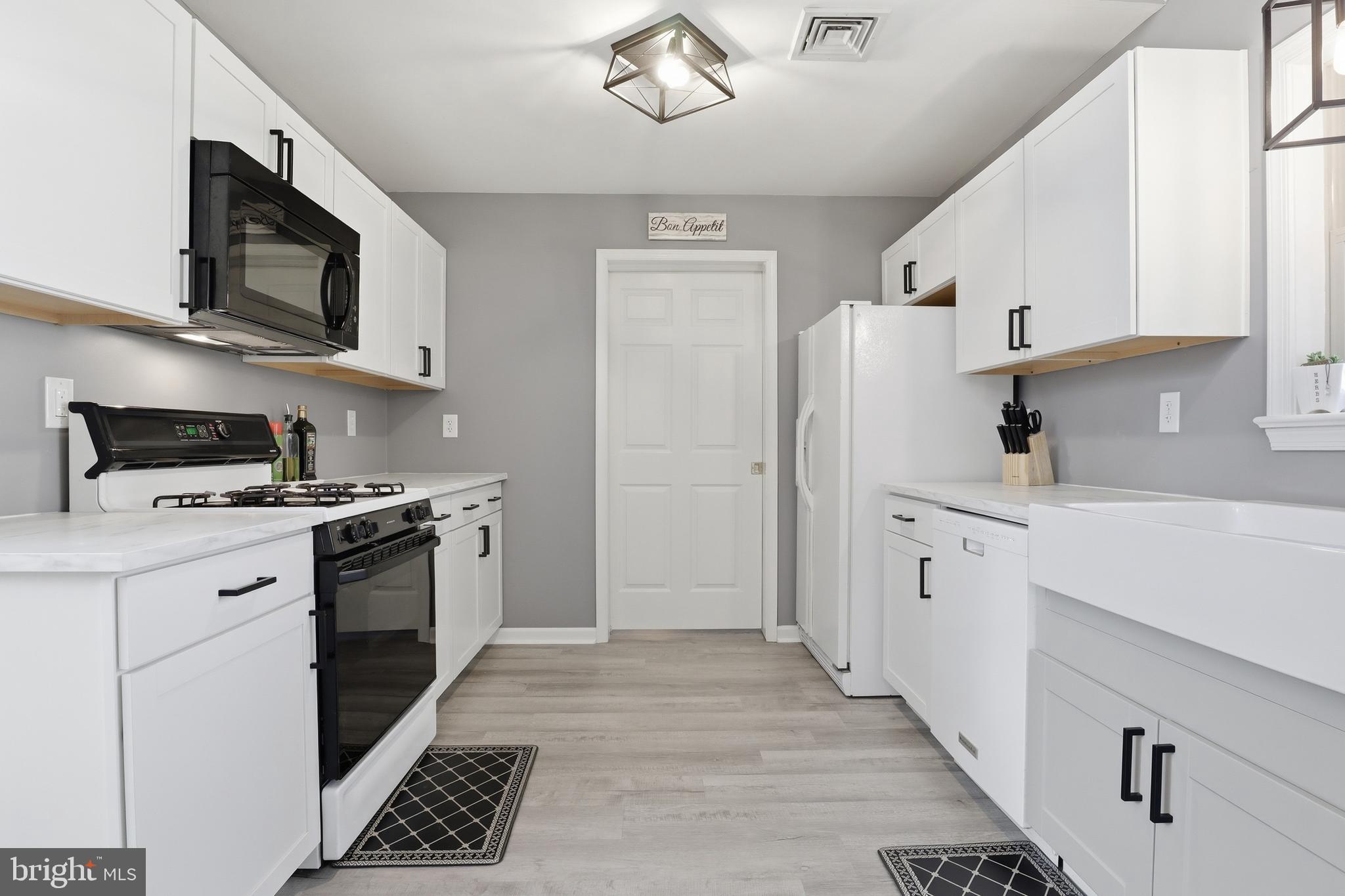 EDGEWATER - Residential