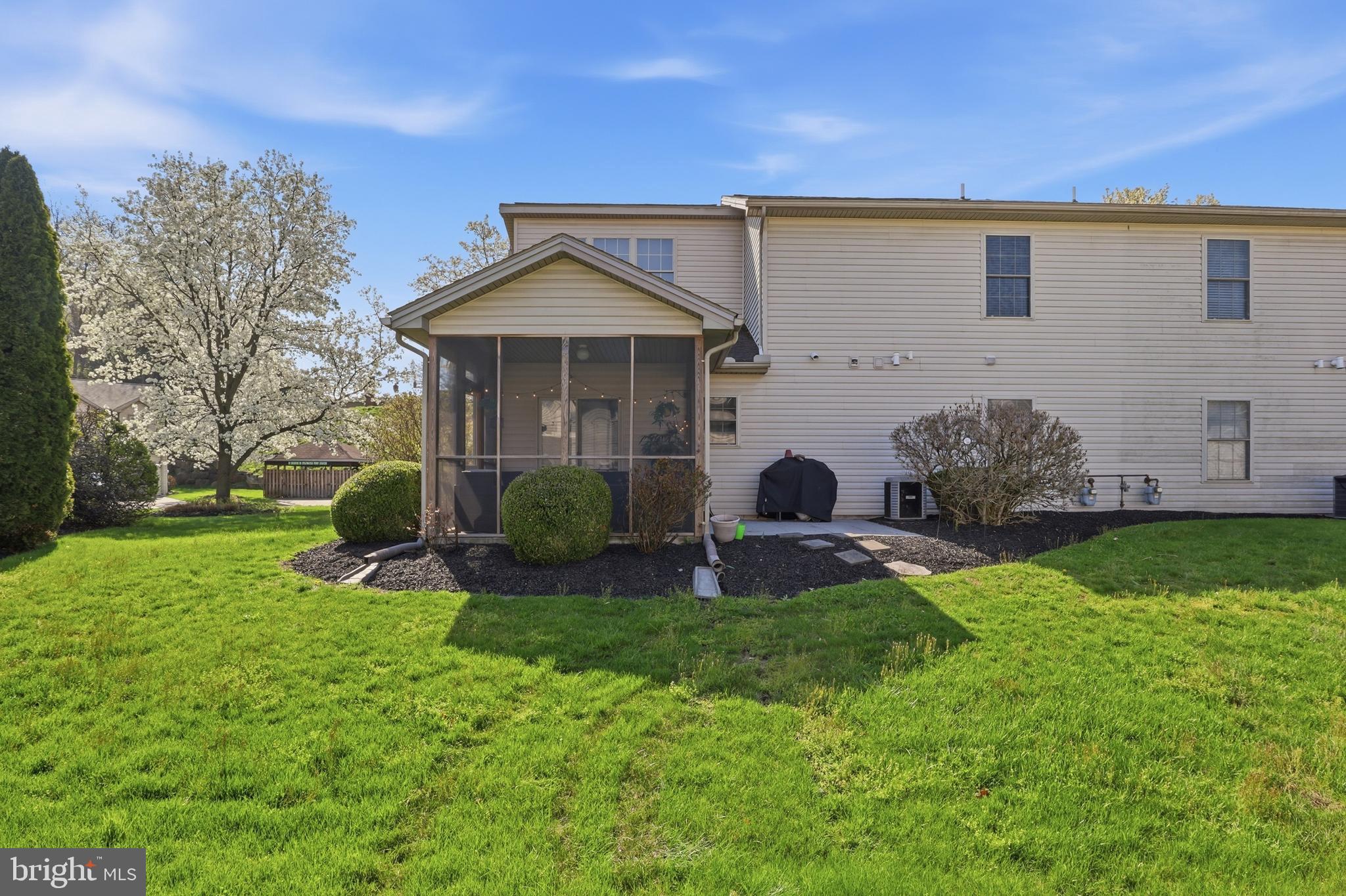 EDGEWATER - Residential