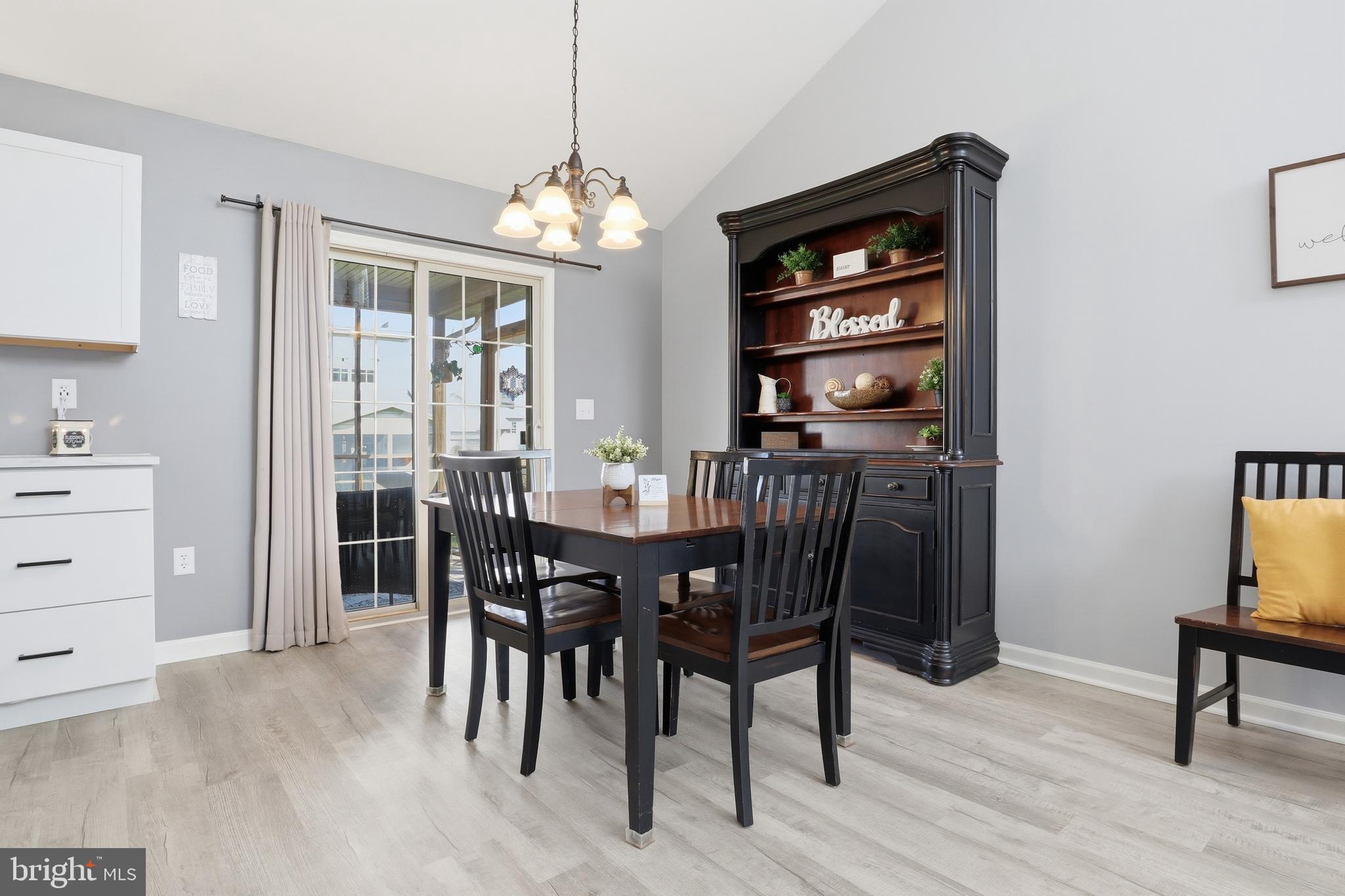 EDGEWATER - Residential