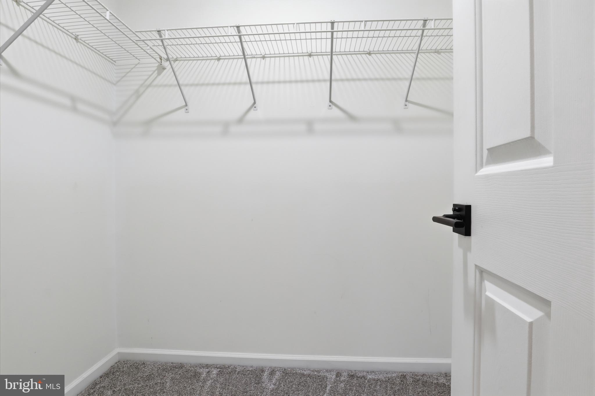 EDGEWATER - Residential