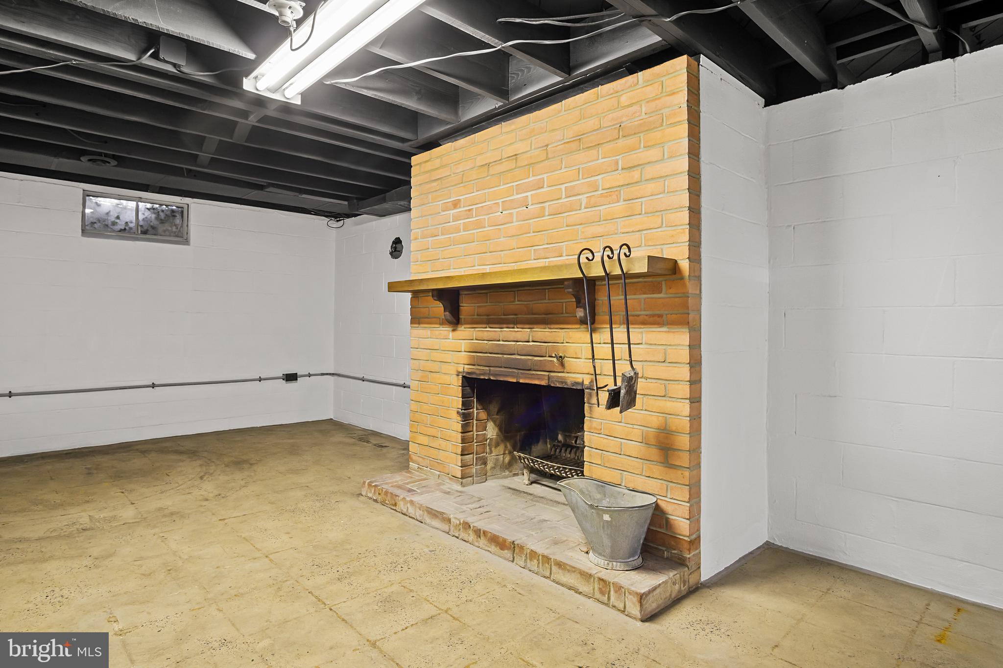 FOUNTAIN HEAD - Residential Lease