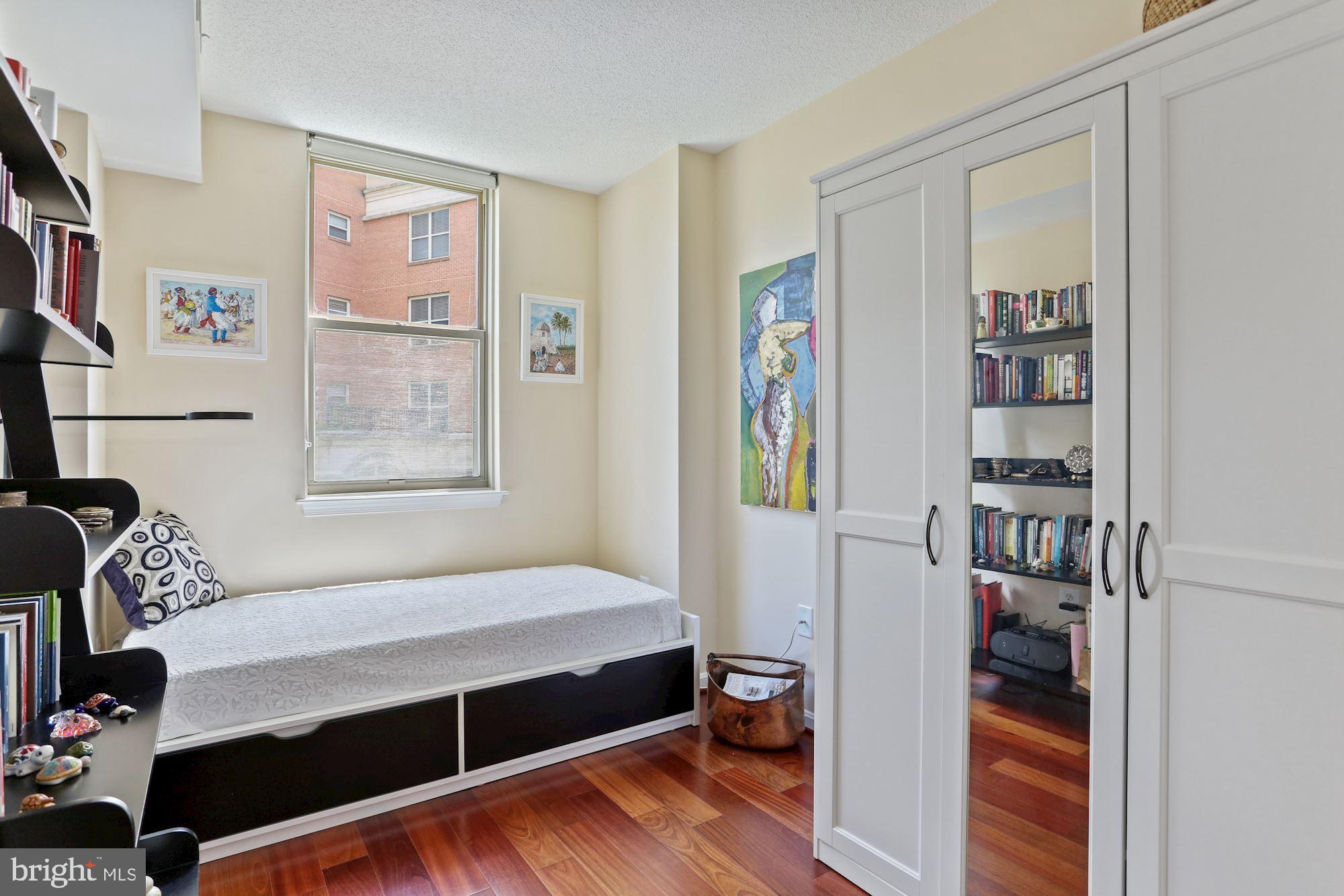 LEXINGTON SQUARE - Residential Lease