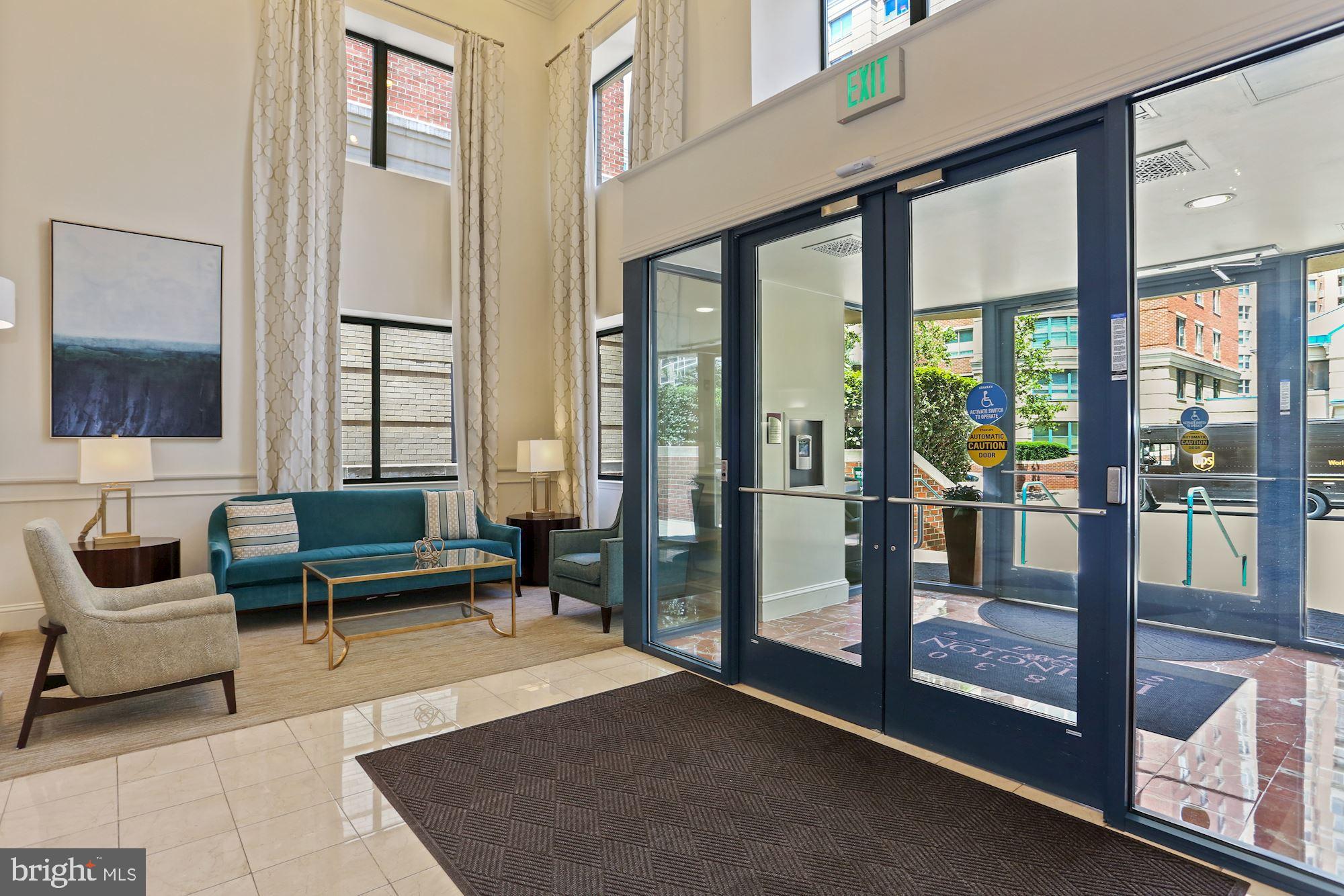 LEXINGTON SQUARE - Residential Lease