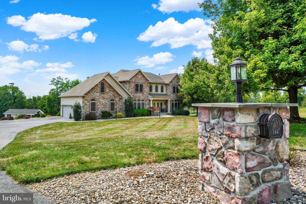 Photo of 104 Monument Drive, ELIZABETHTOWN, PA 17022 (MLS # PALA2090818)