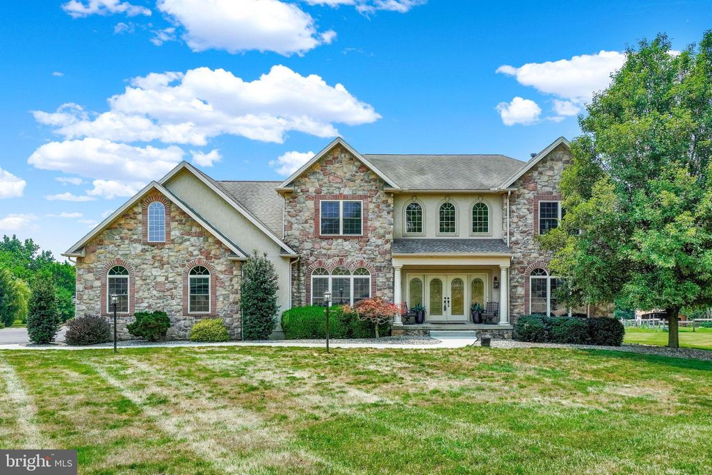 Photo of 104 Monument Drive, ELIZABETHTOWN, PA 17022 (MLS # PALA2090818)