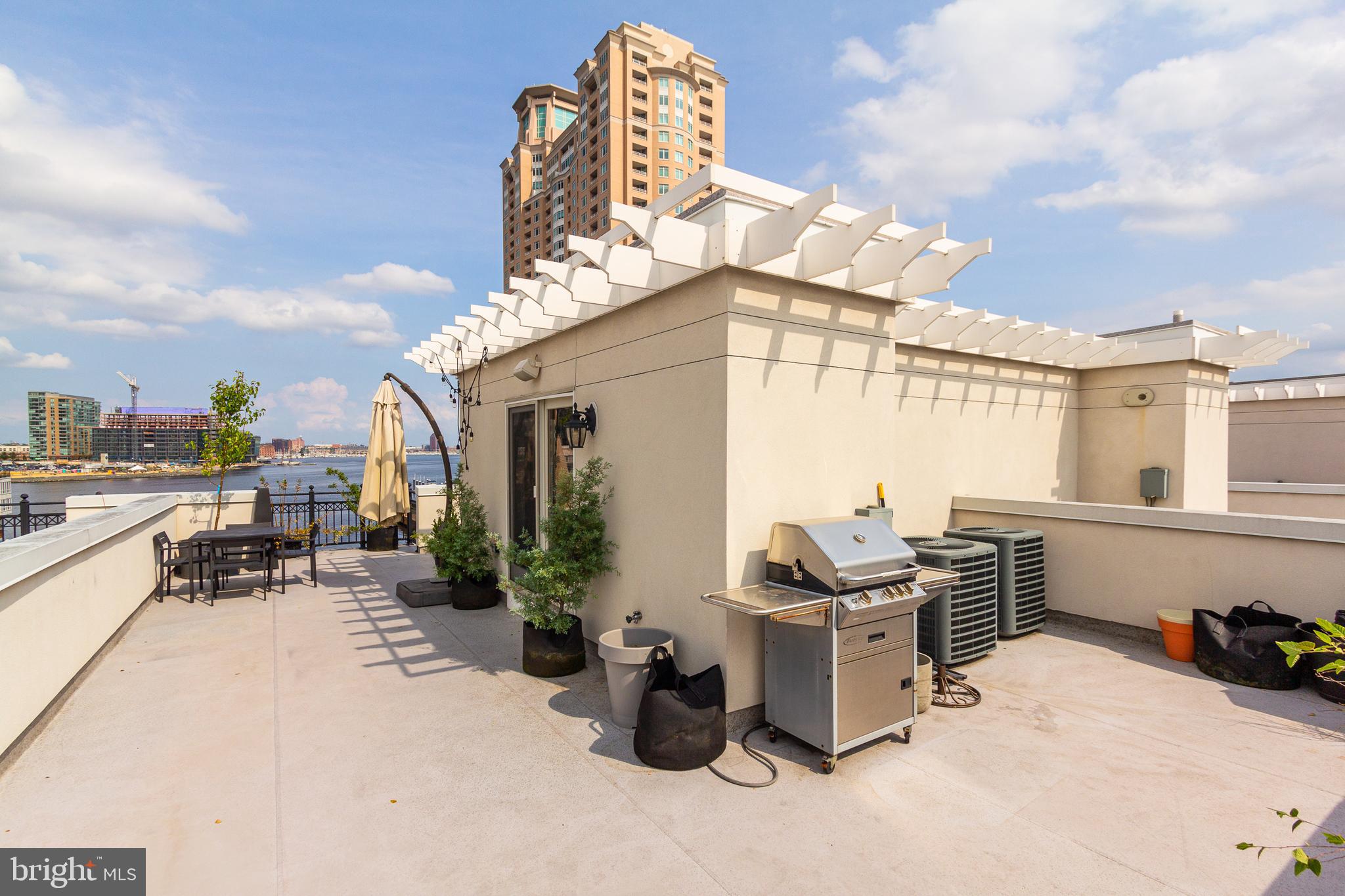 PIER HOMES AT HARBORVIEW - Residential