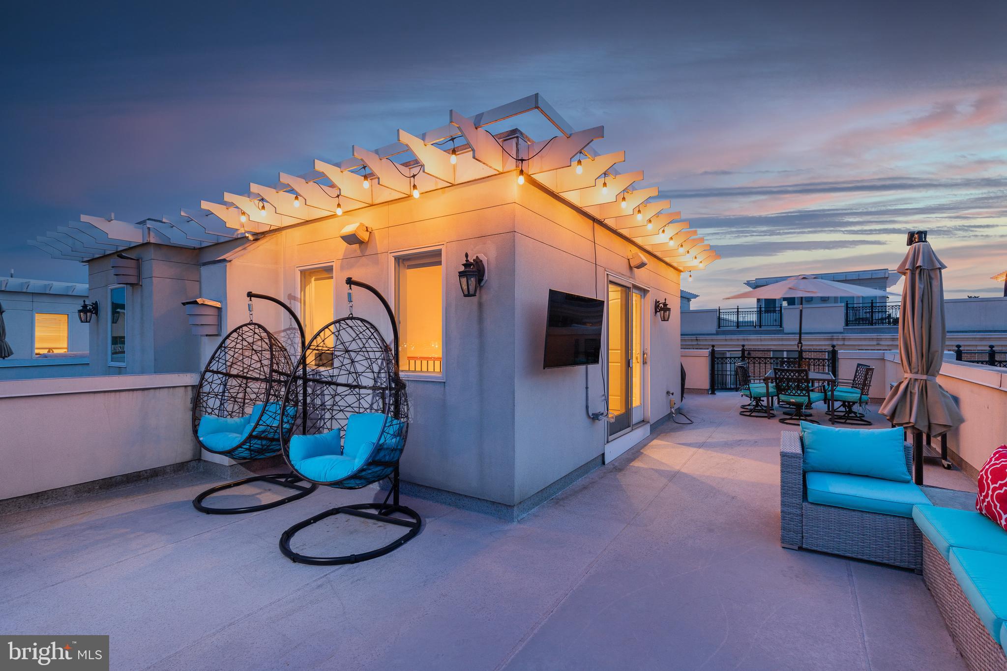 PIER HOMES AT HARBORVIEW - Residential