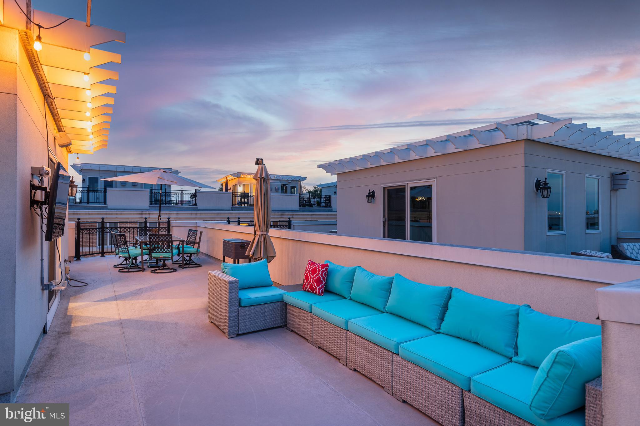 PIER HOMES AT HARBORVIEW - Residential