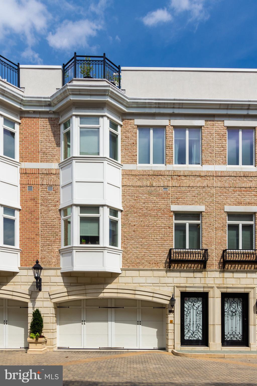 PIER HOMES AT HARBORVIEW - Residential