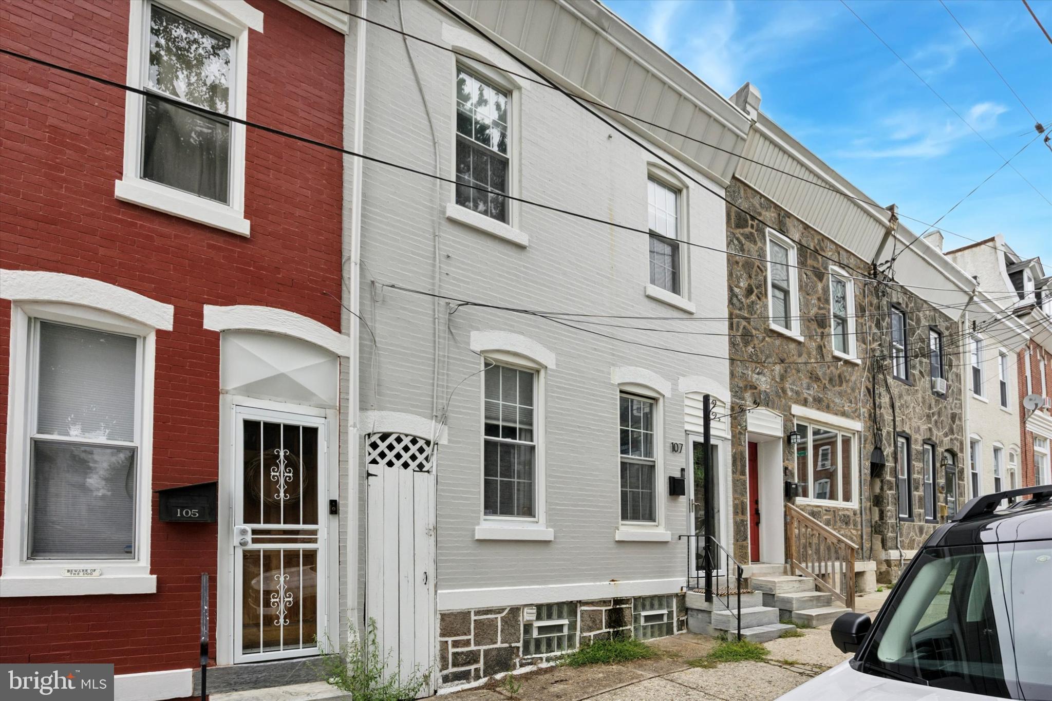107 W SALAIGNAC STREET