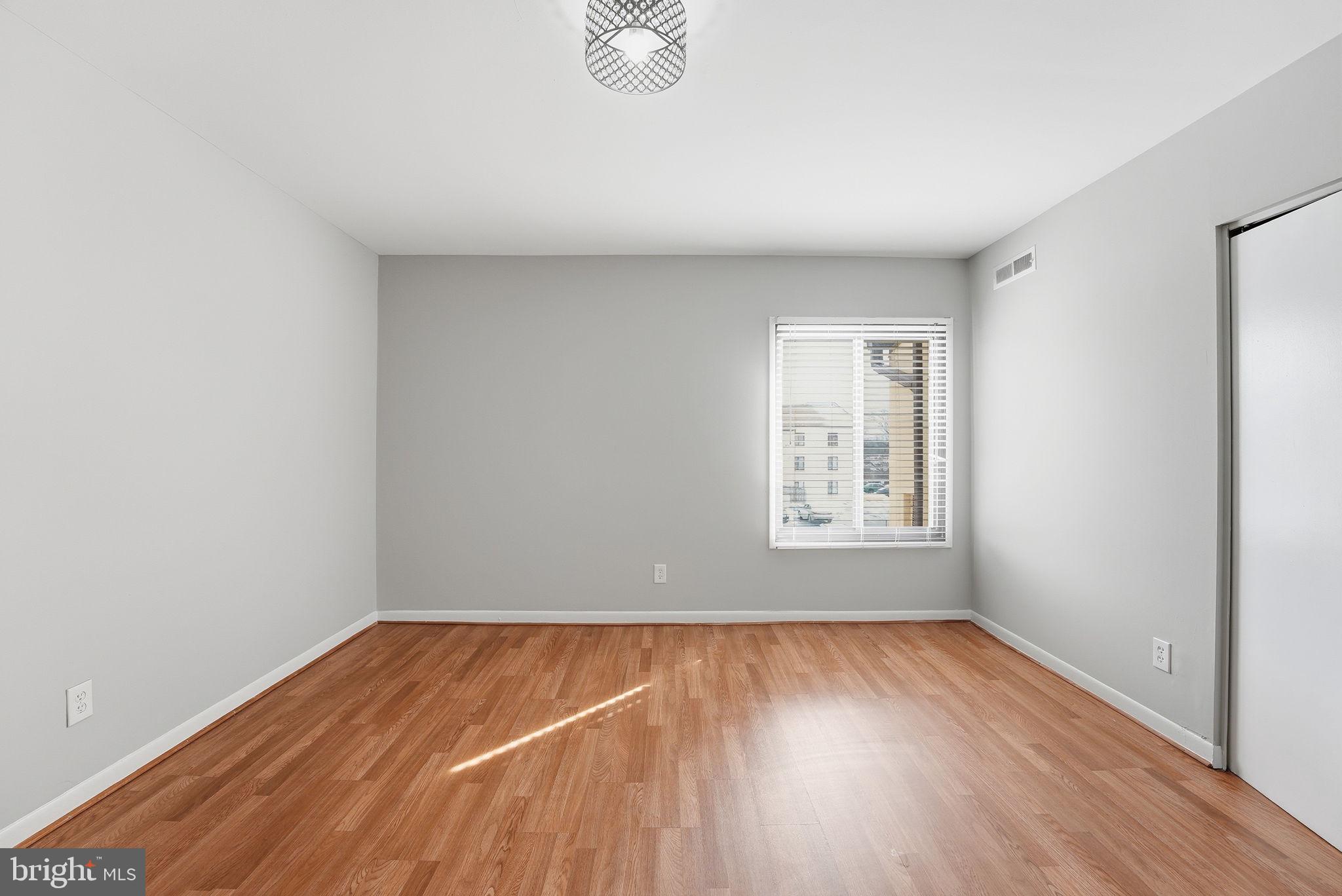 TREETOP CONDO - Residential