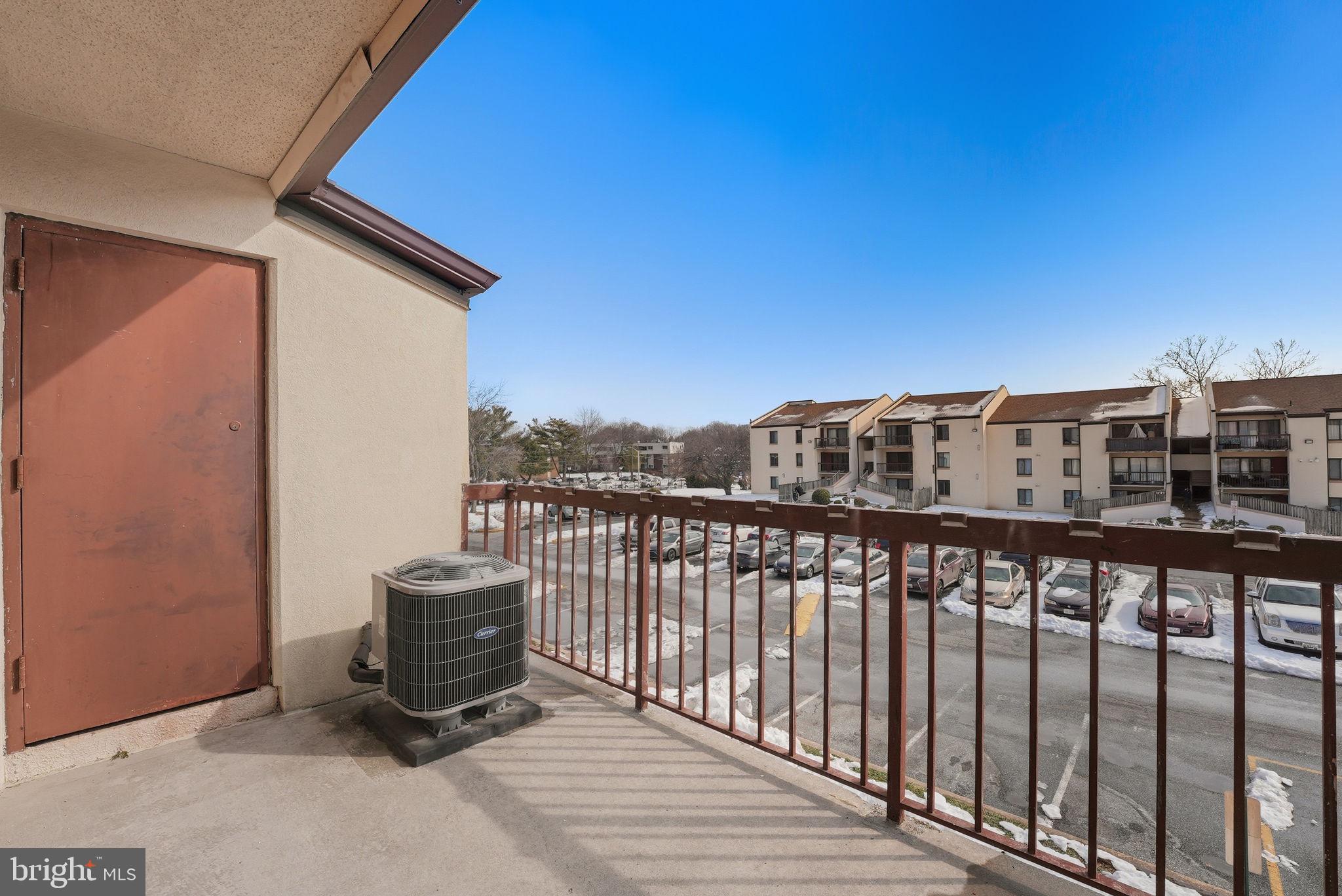 TREETOP CONDO - Residential