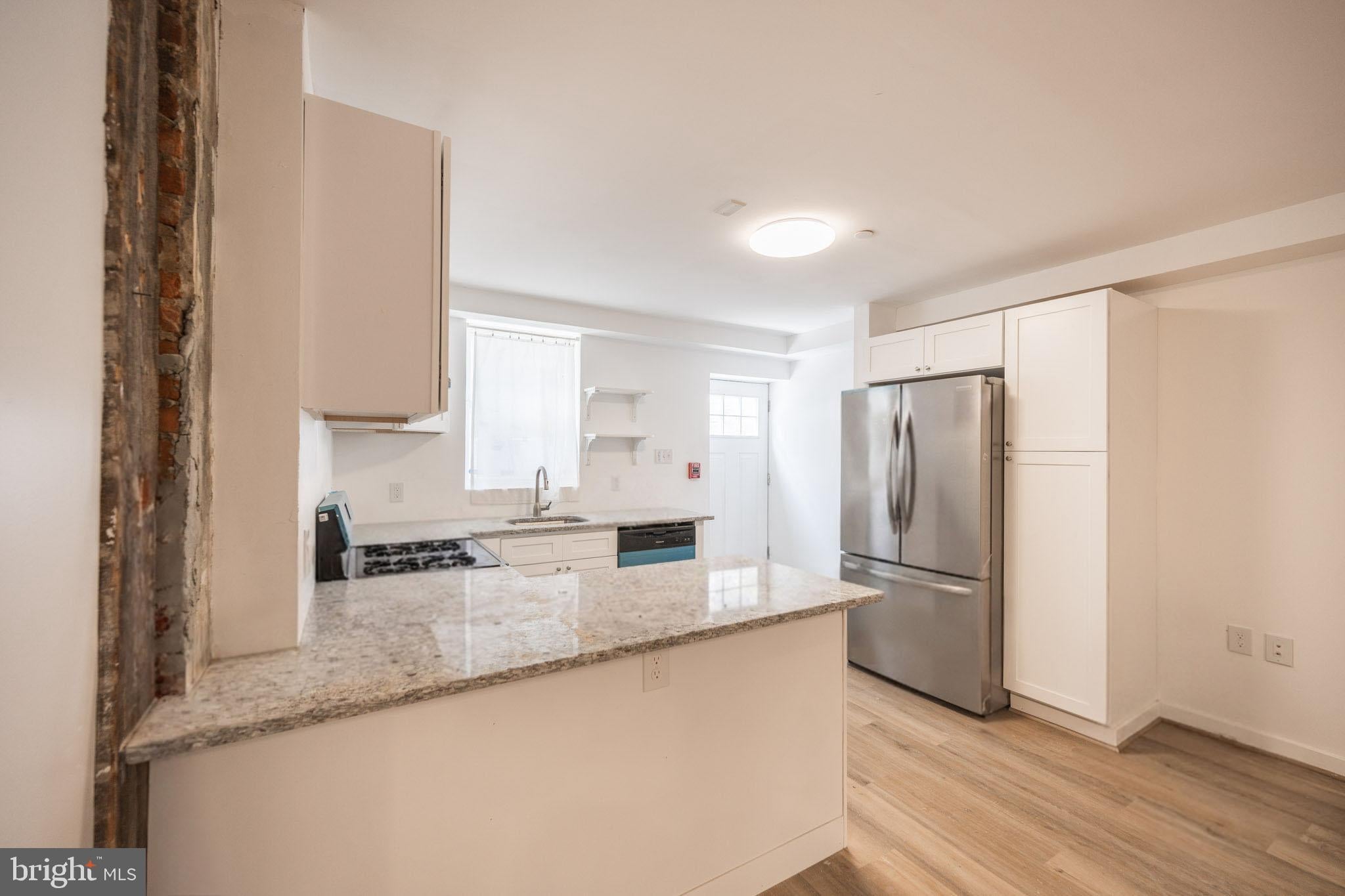 711 W THOMPSON STREET UNIT 1F