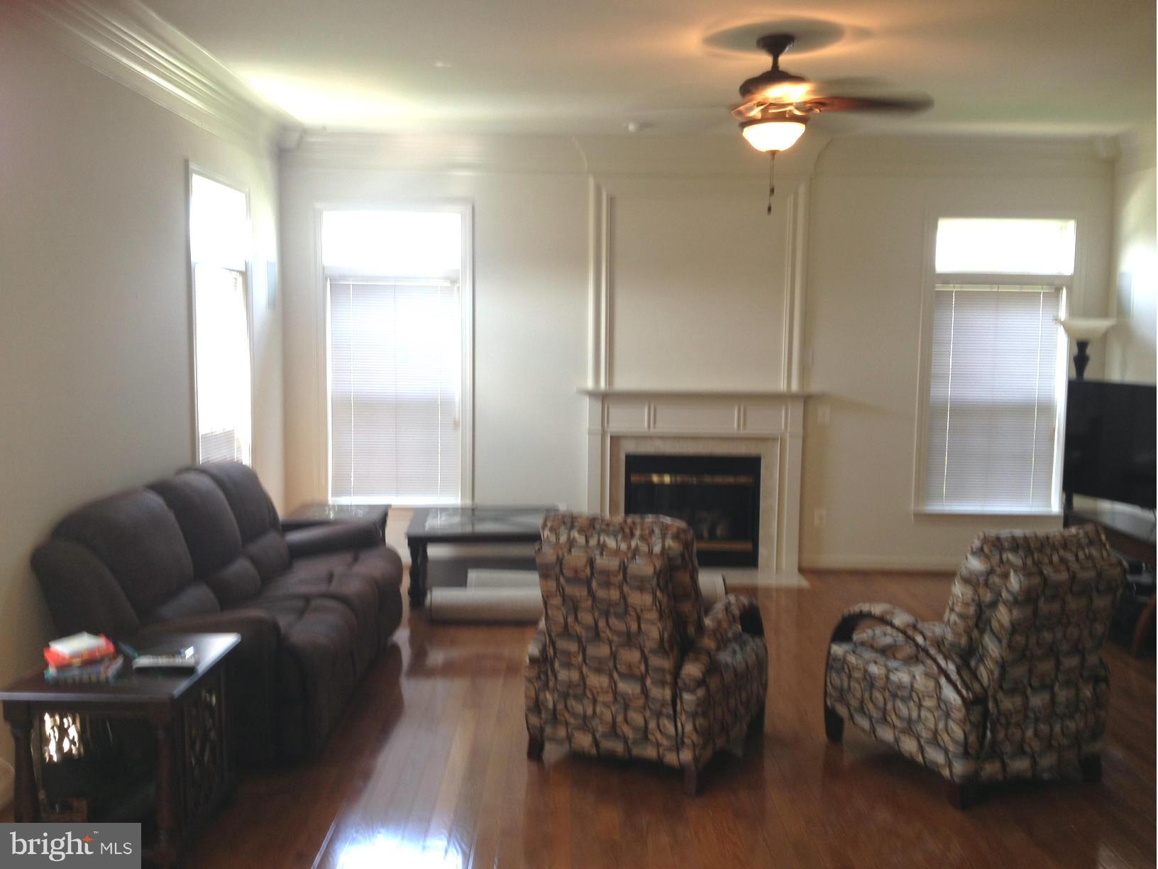 COUNTRY CLUB ESTATES - Residential Lease