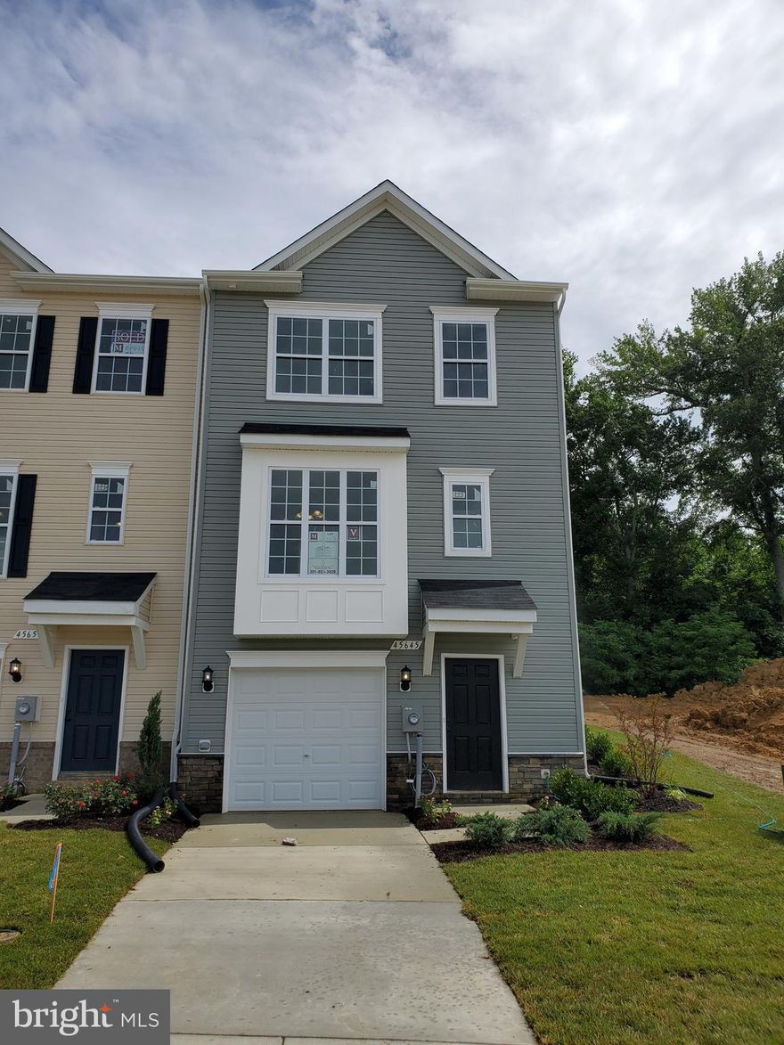 Sold & Settled new construction Olympia #3 end unit garage townhome  at Elizabeth Hills. This 3 level townhome features a garage, rec room and bath on the lower level, granite countertops & upgraded cabinets for the kitchen, with a front dining room w bay window. Upper level will feature 3bd, 2baths, plus laundry room.  Stainless Steel Appliances.