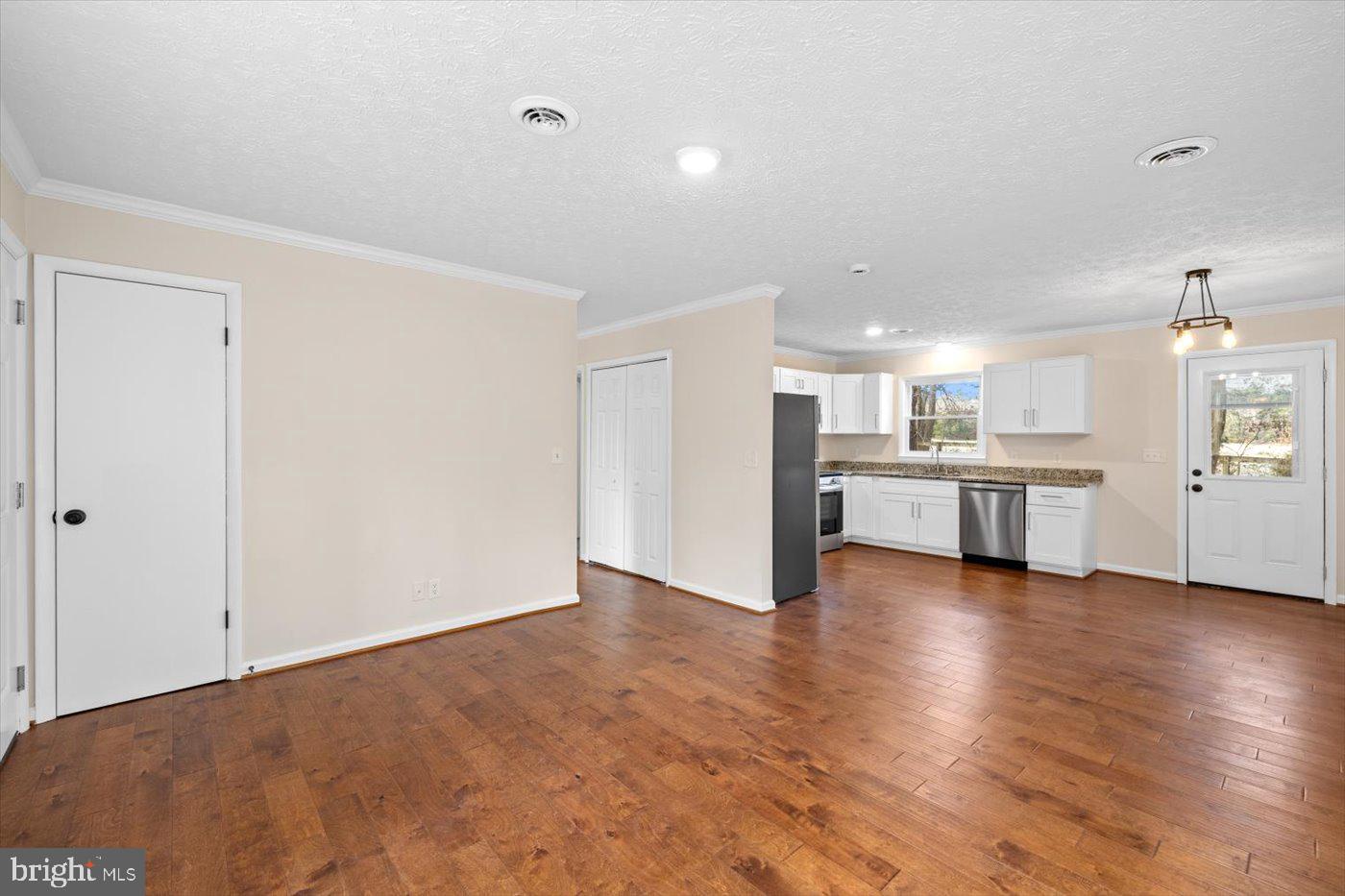 LAKE CAROLINE - Residential