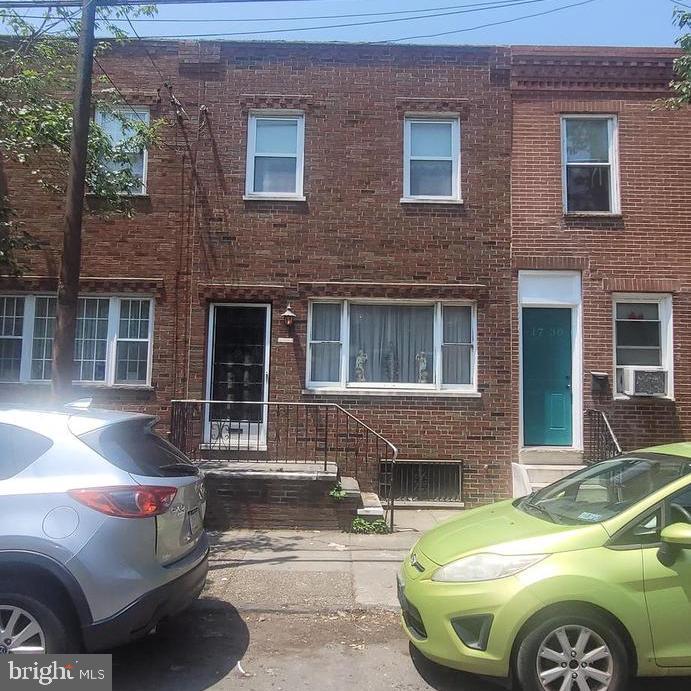 Attnetion Builders, Contractors and Developers here is your next project!!
1732 S 8th street, located within one block of BOK, this very spacious main street 3-bedroom home is just waiting to be renovated, and transformed into a first-rate beautiful townhouse