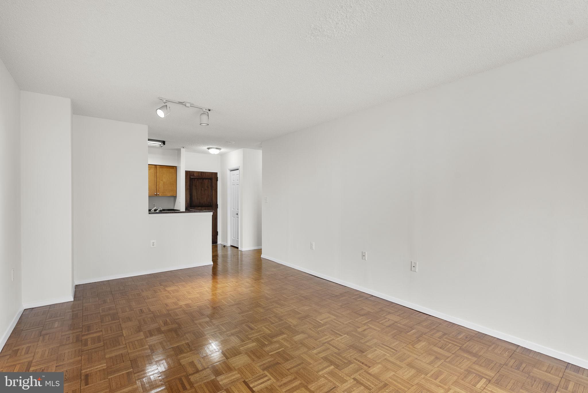 FAIRMONT PLAZA - Residential