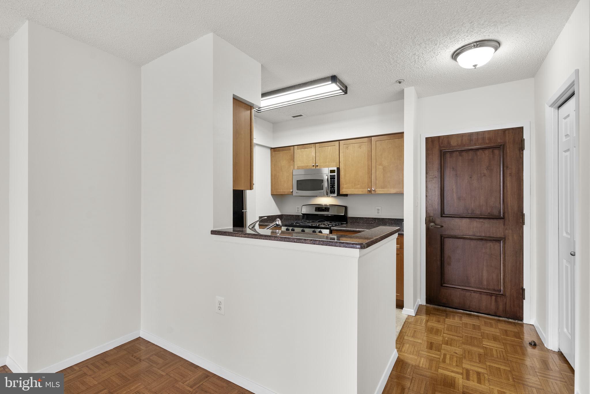 FAIRMONT PLAZA - Residential