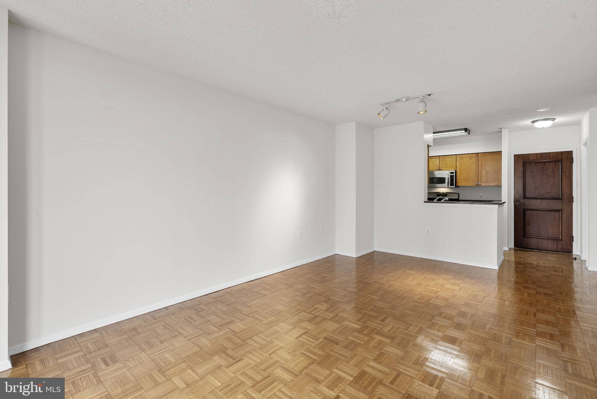 FAIRMONT PLAZA - Residential