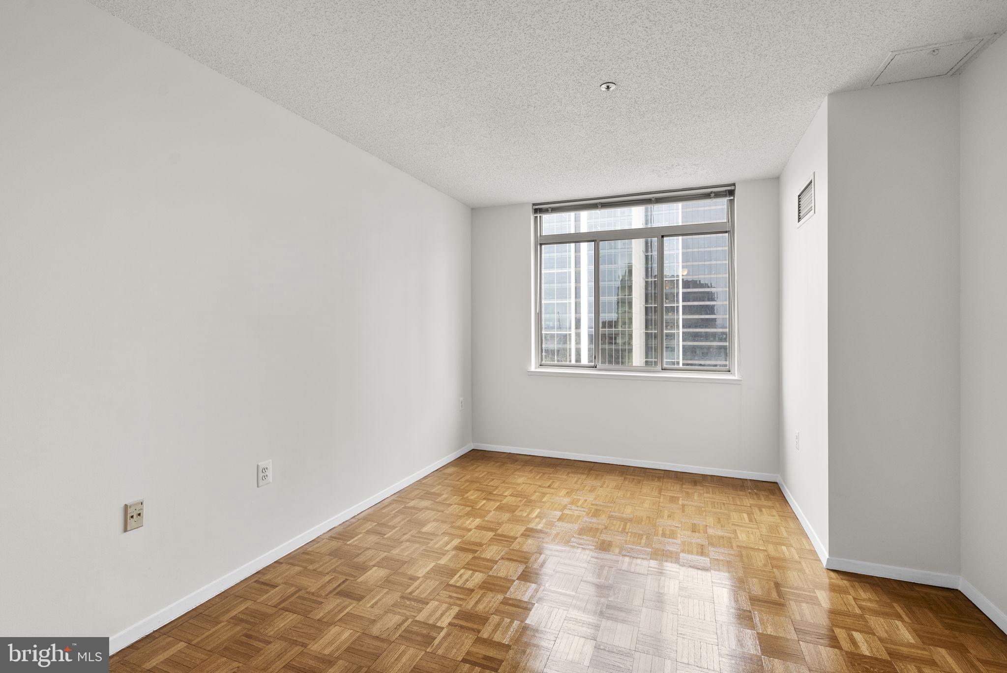 FAIRMONT PLAZA - Residential