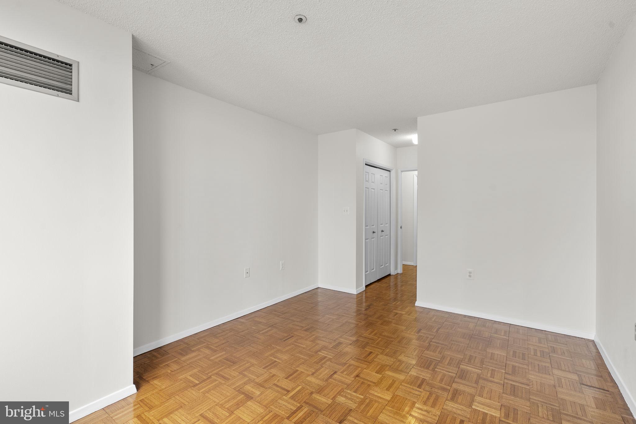 FAIRMONT PLAZA - Residential