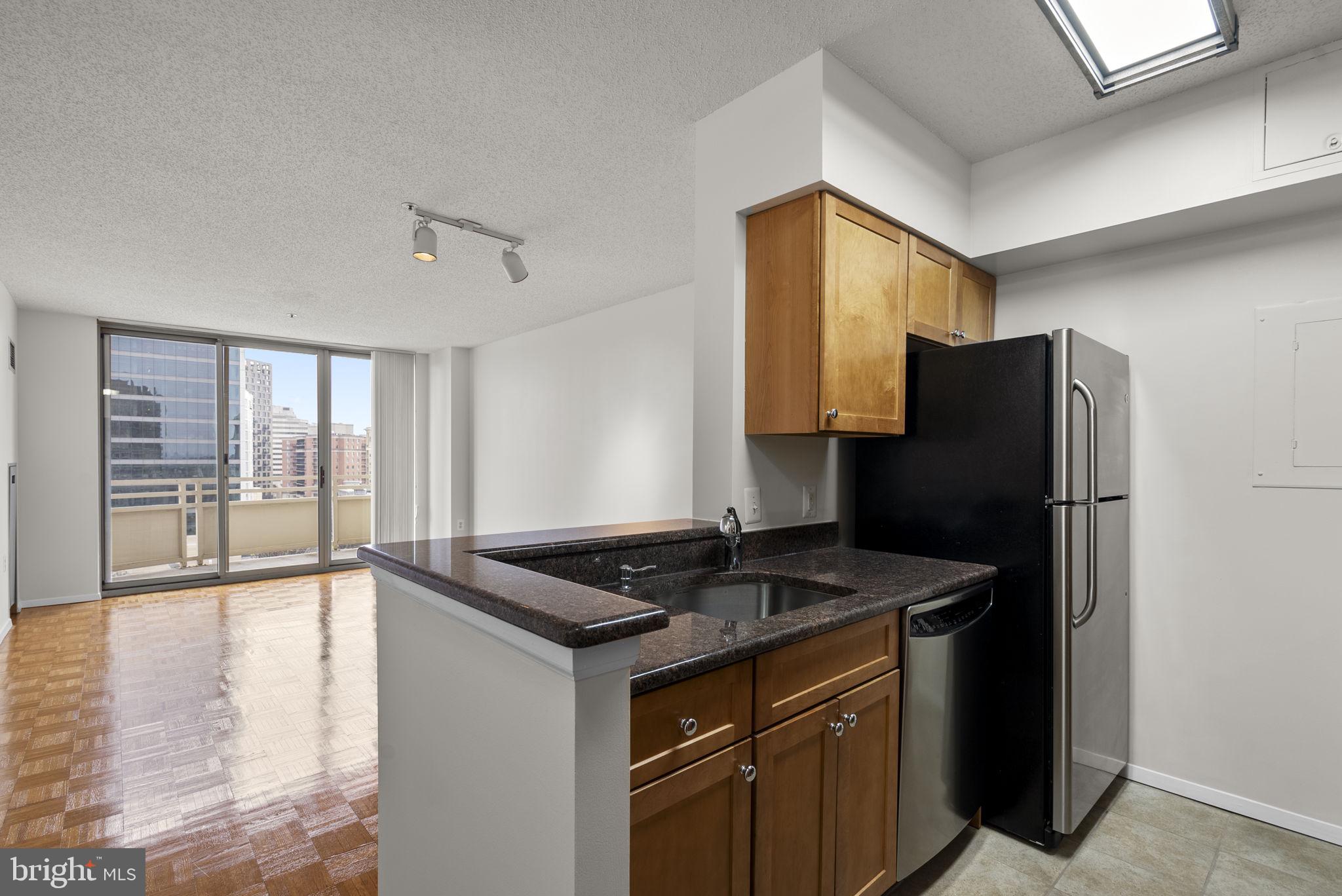 FAIRMONT PLAZA - Residential