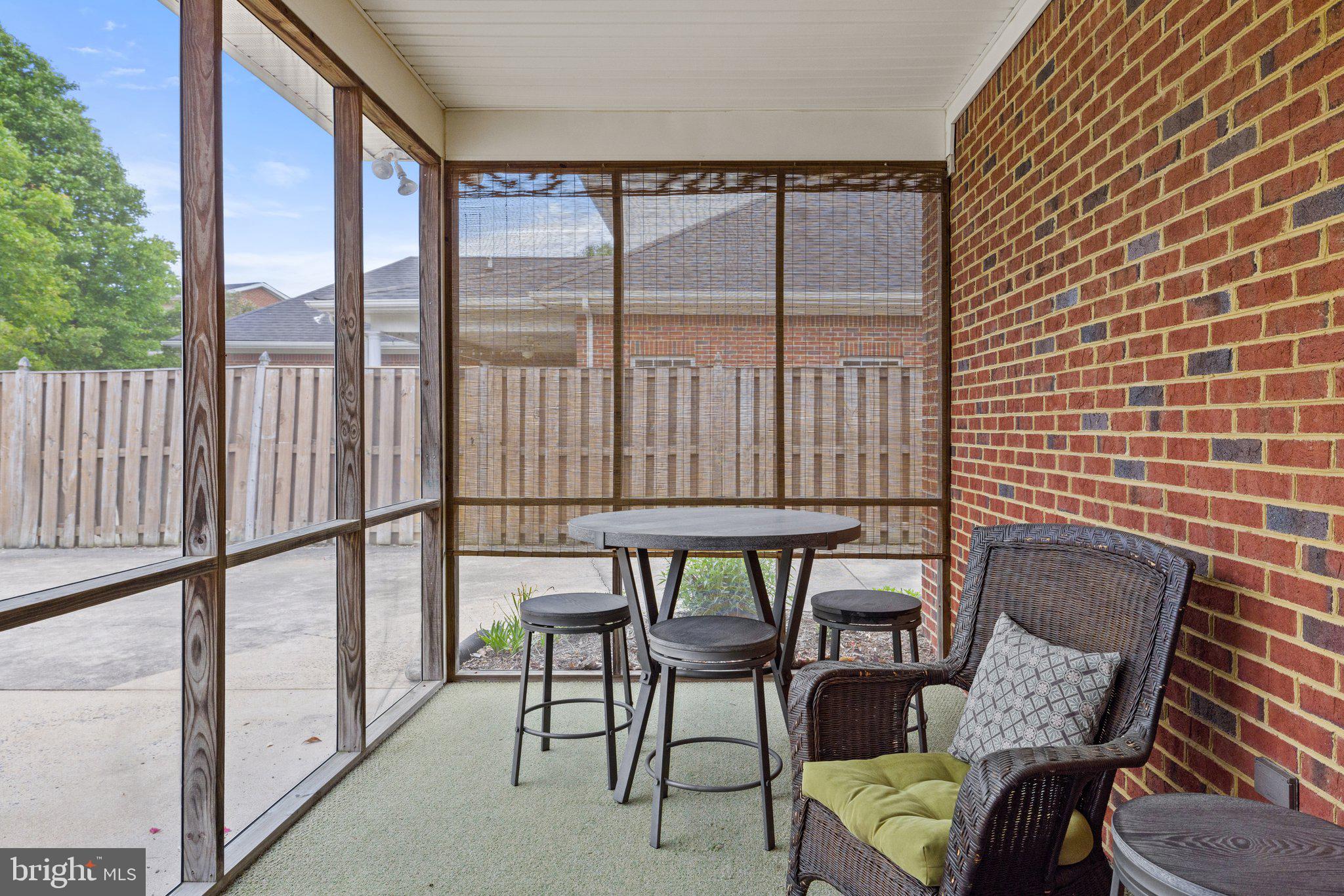 CARRIAGE HOUSE CHASE - Residential