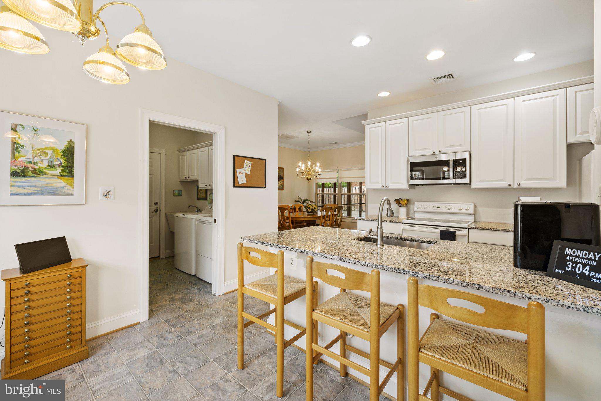 CARRIAGE HOUSE CHASE - Residential