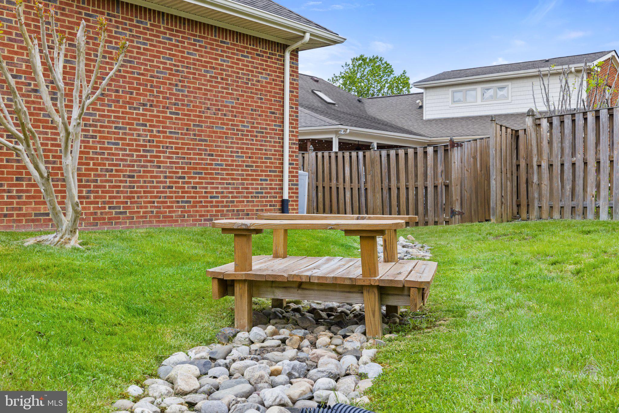 CARRIAGE HOUSE CHASE - Residential
