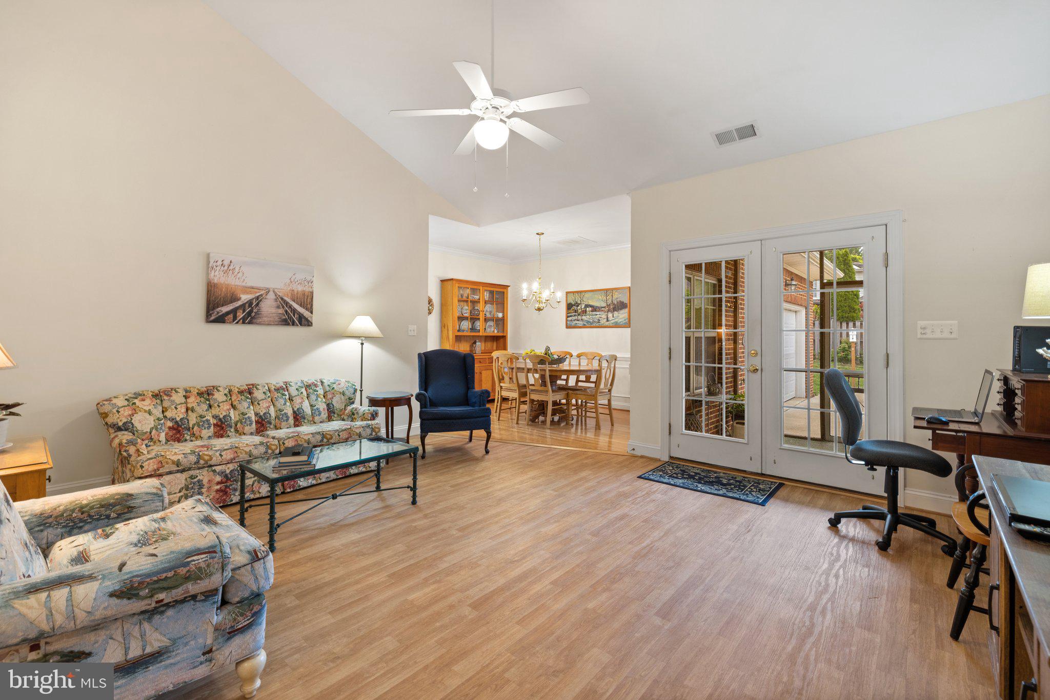 CARRIAGE HOUSE CHASE - Residential