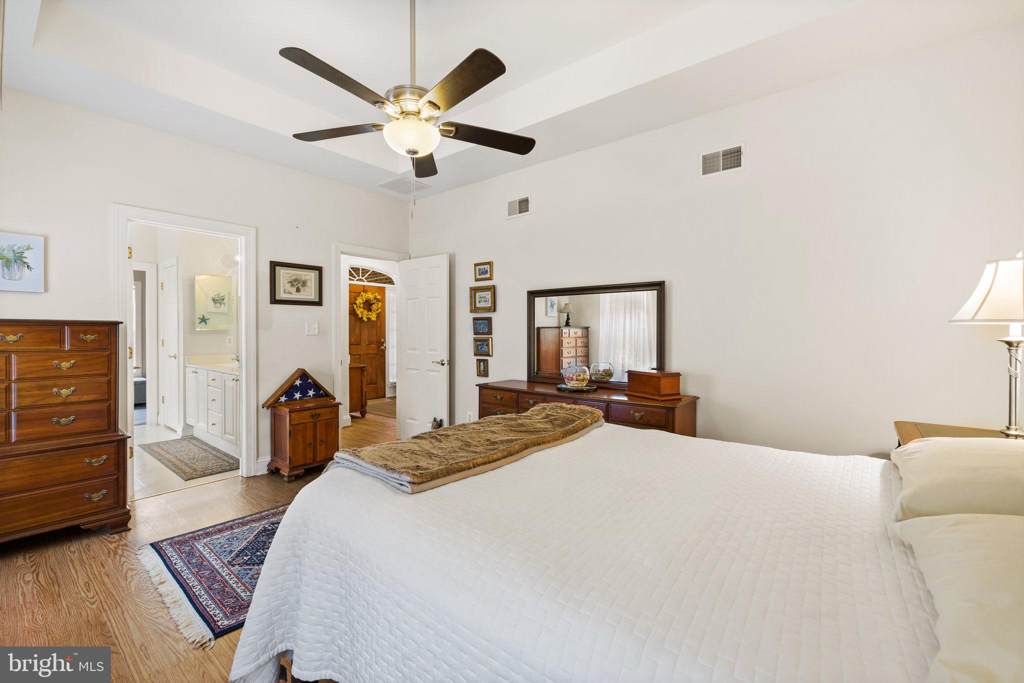 CARRIAGE HOUSE CHASE - Residential
