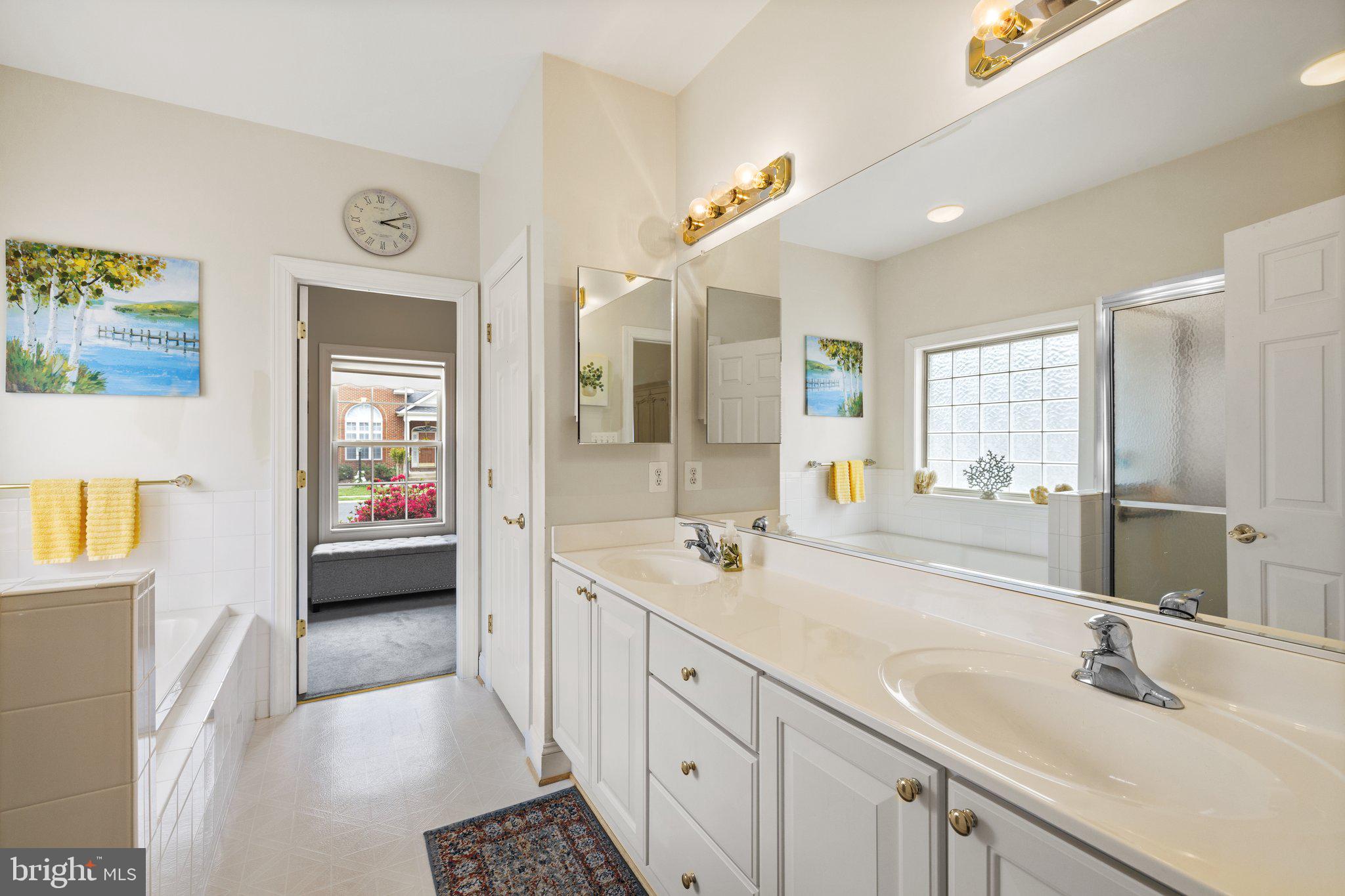 CARRIAGE HOUSE CHASE - Residential