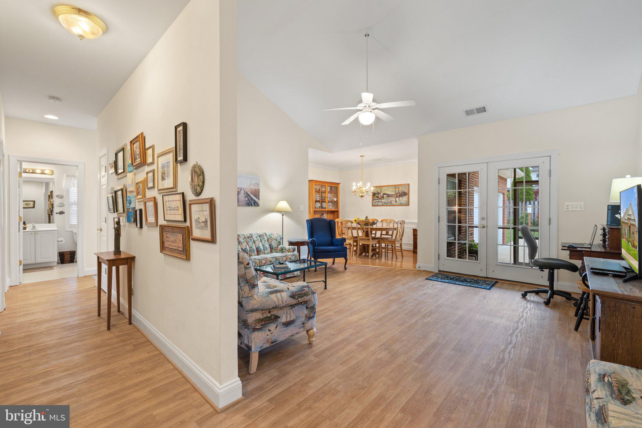 CARRIAGE HOUSE CHASE - Residential