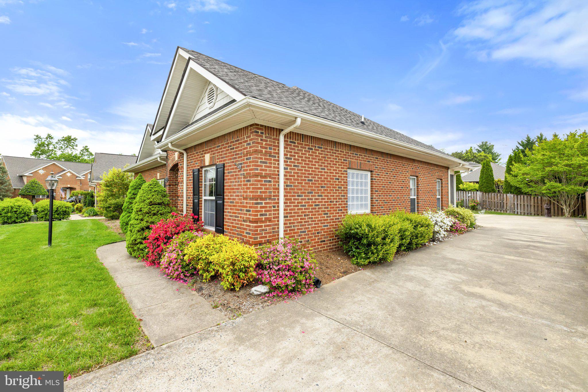 CARRIAGE HOUSE CHASE - Residential