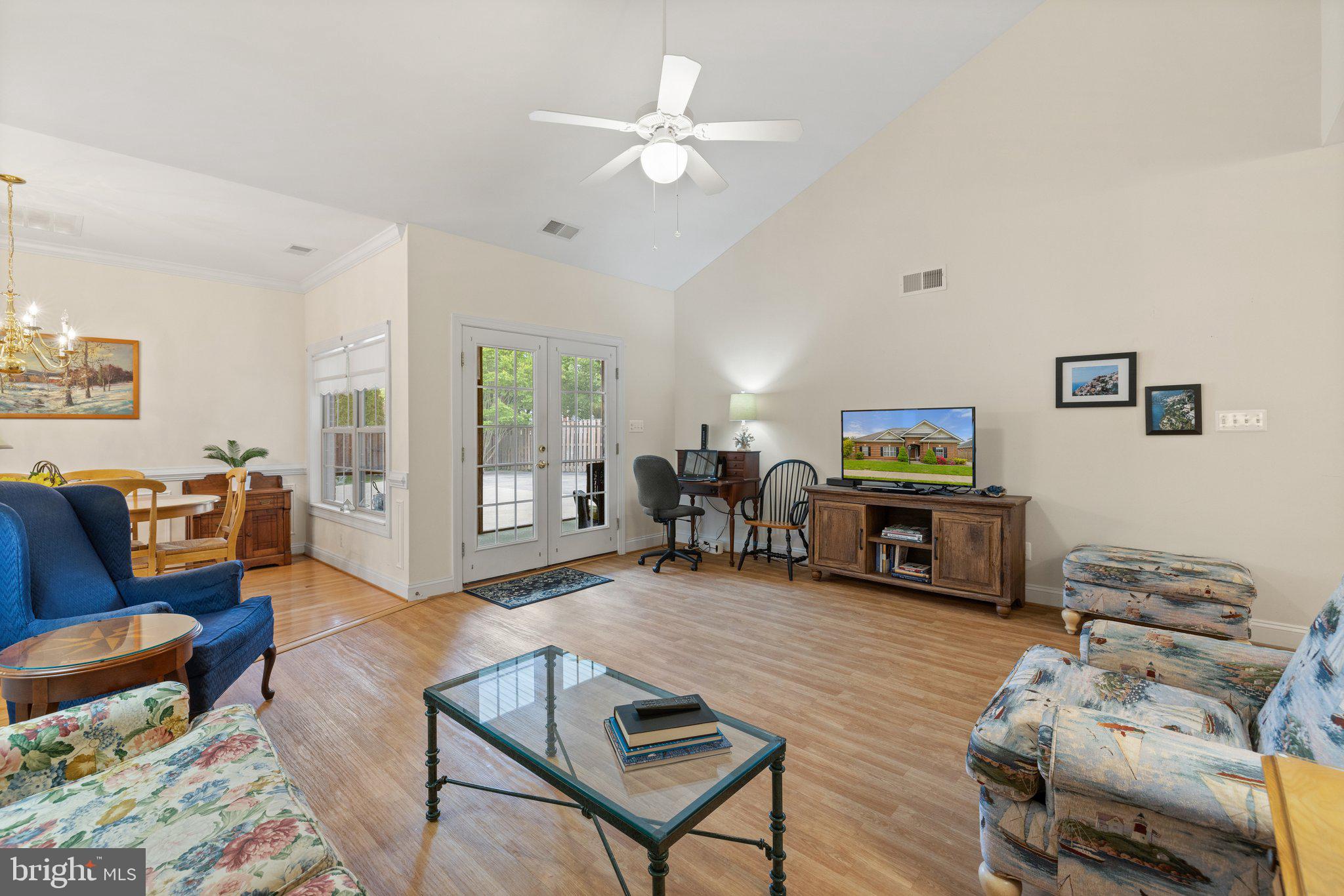 CARRIAGE HOUSE CHASE - Residential