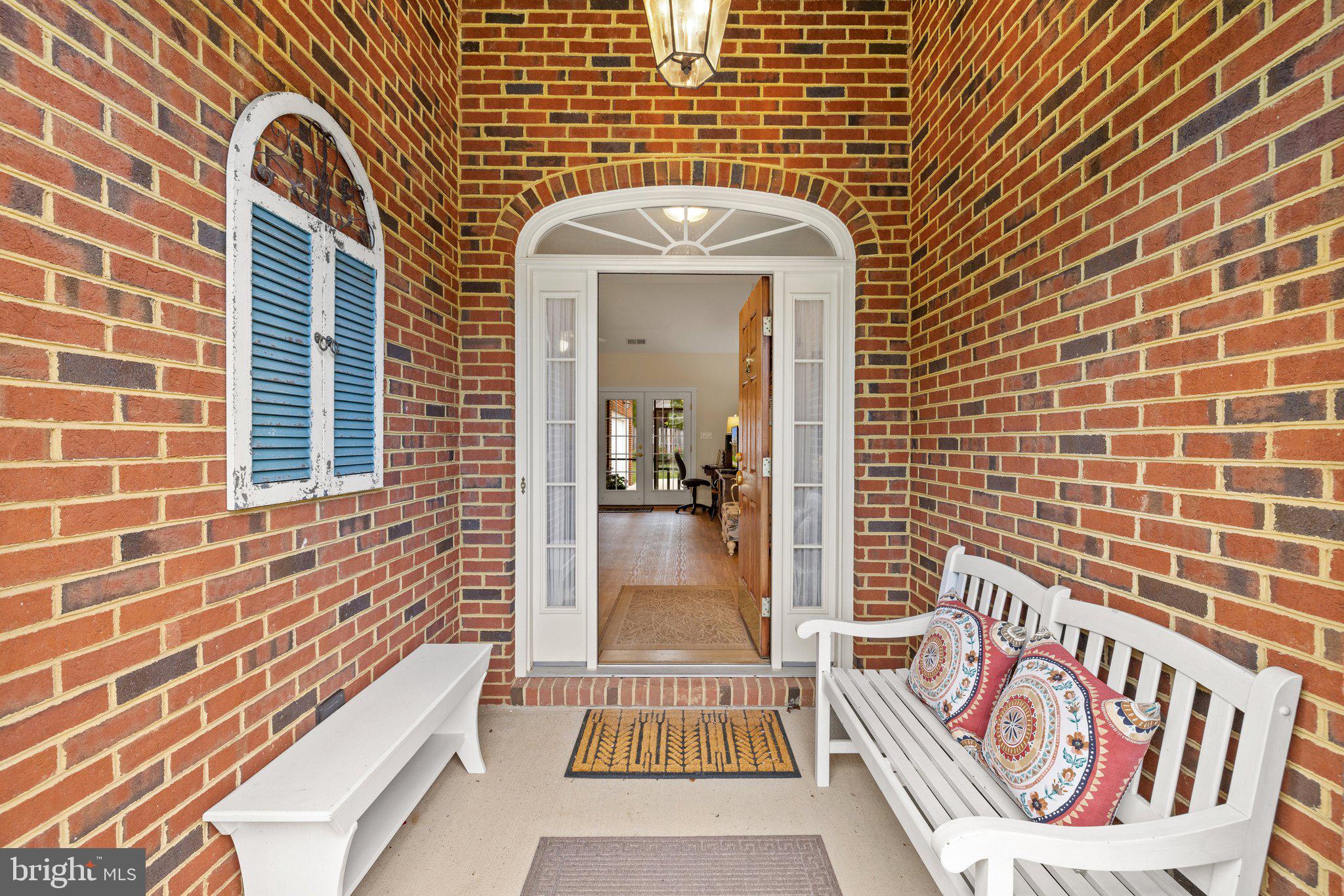 CARRIAGE HOUSE CHASE - Residential