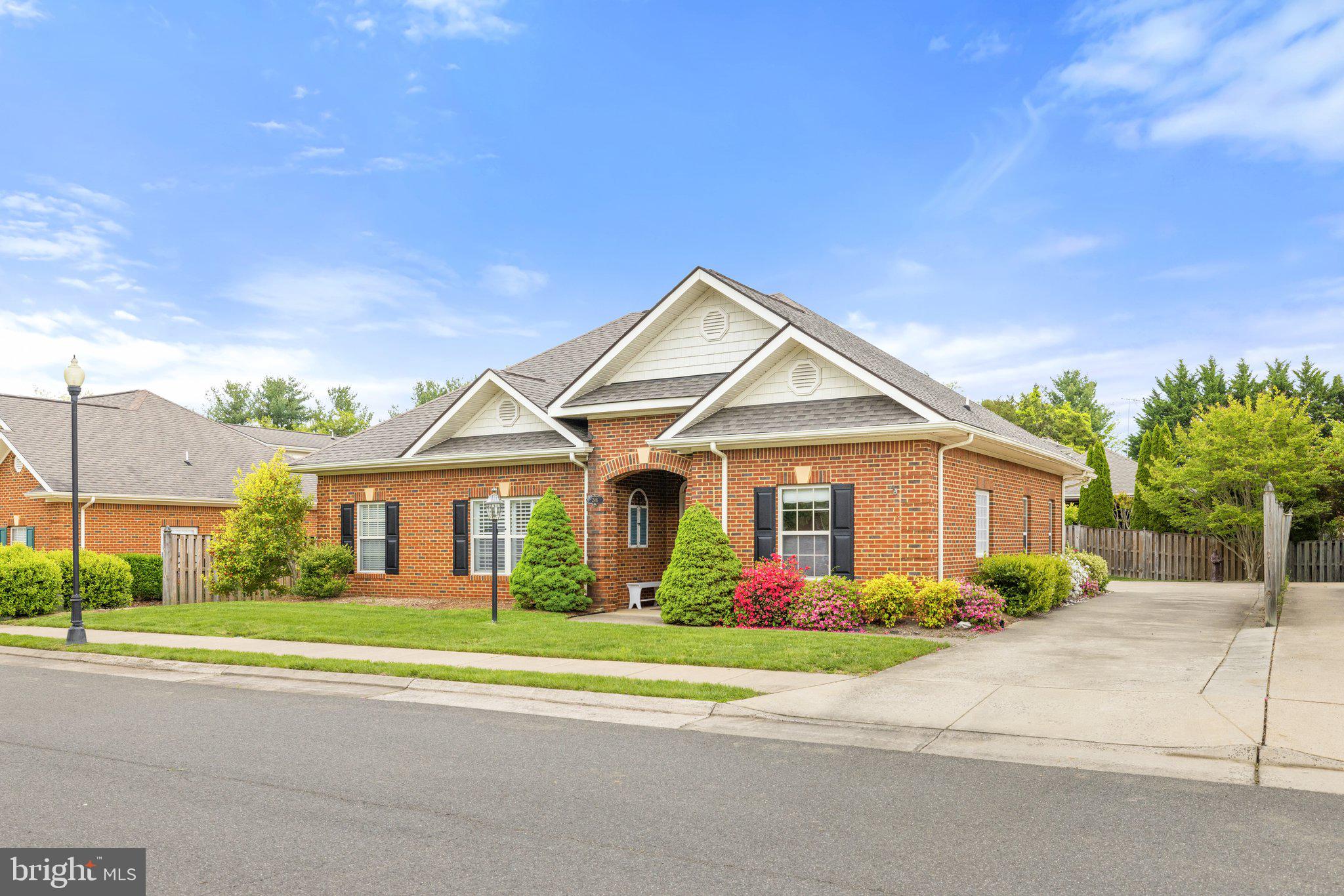 CARRIAGE HOUSE CHASE - Residential