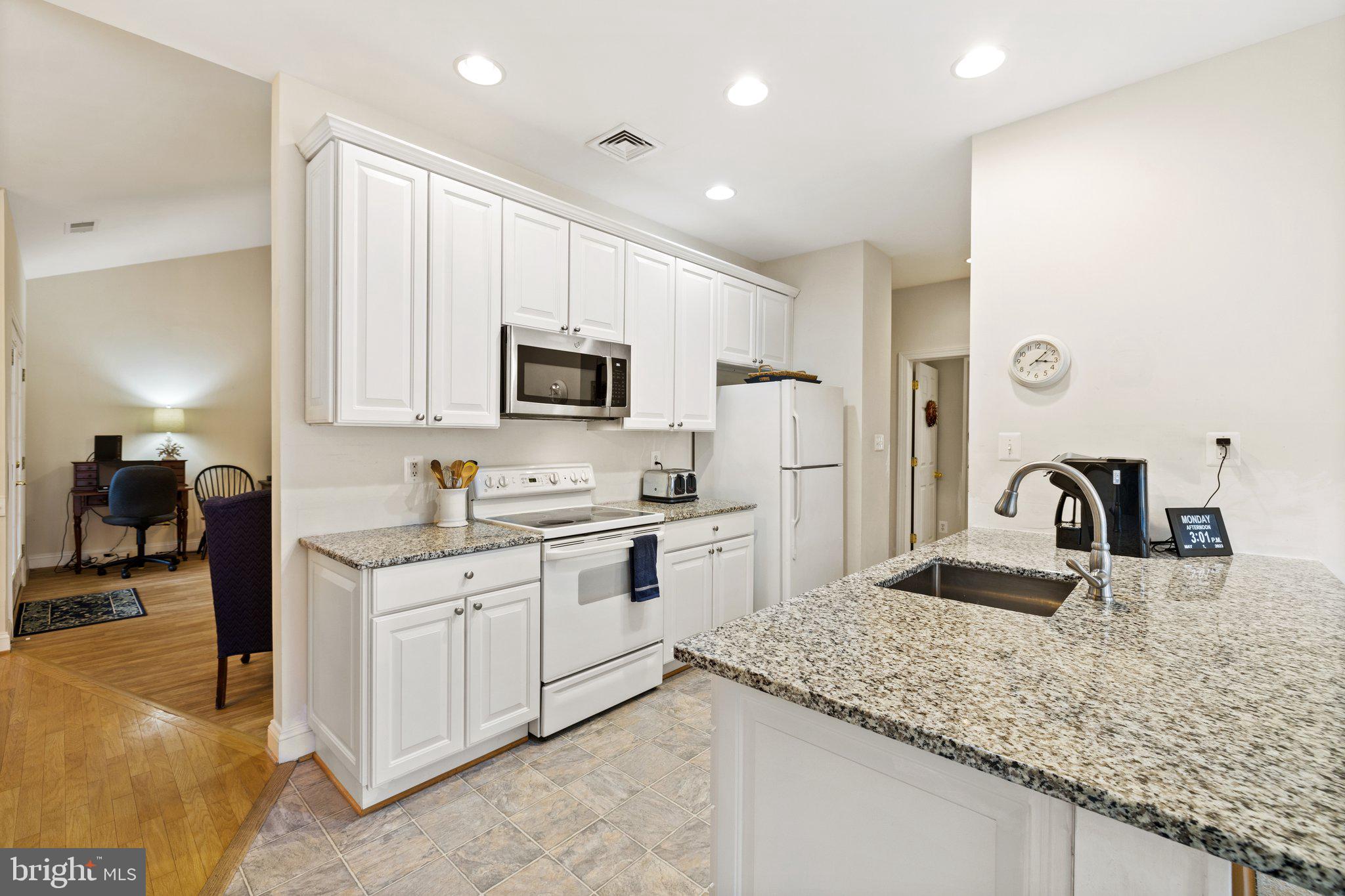 CARRIAGE HOUSE CHASE - Residential