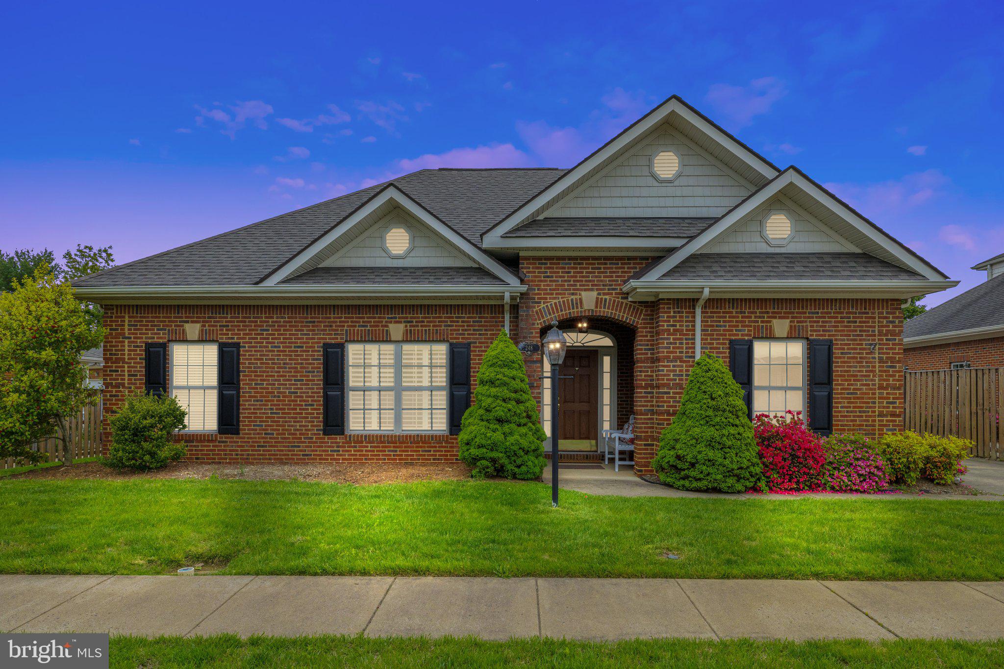 CARRIAGE HOUSE CHASE - Residential
