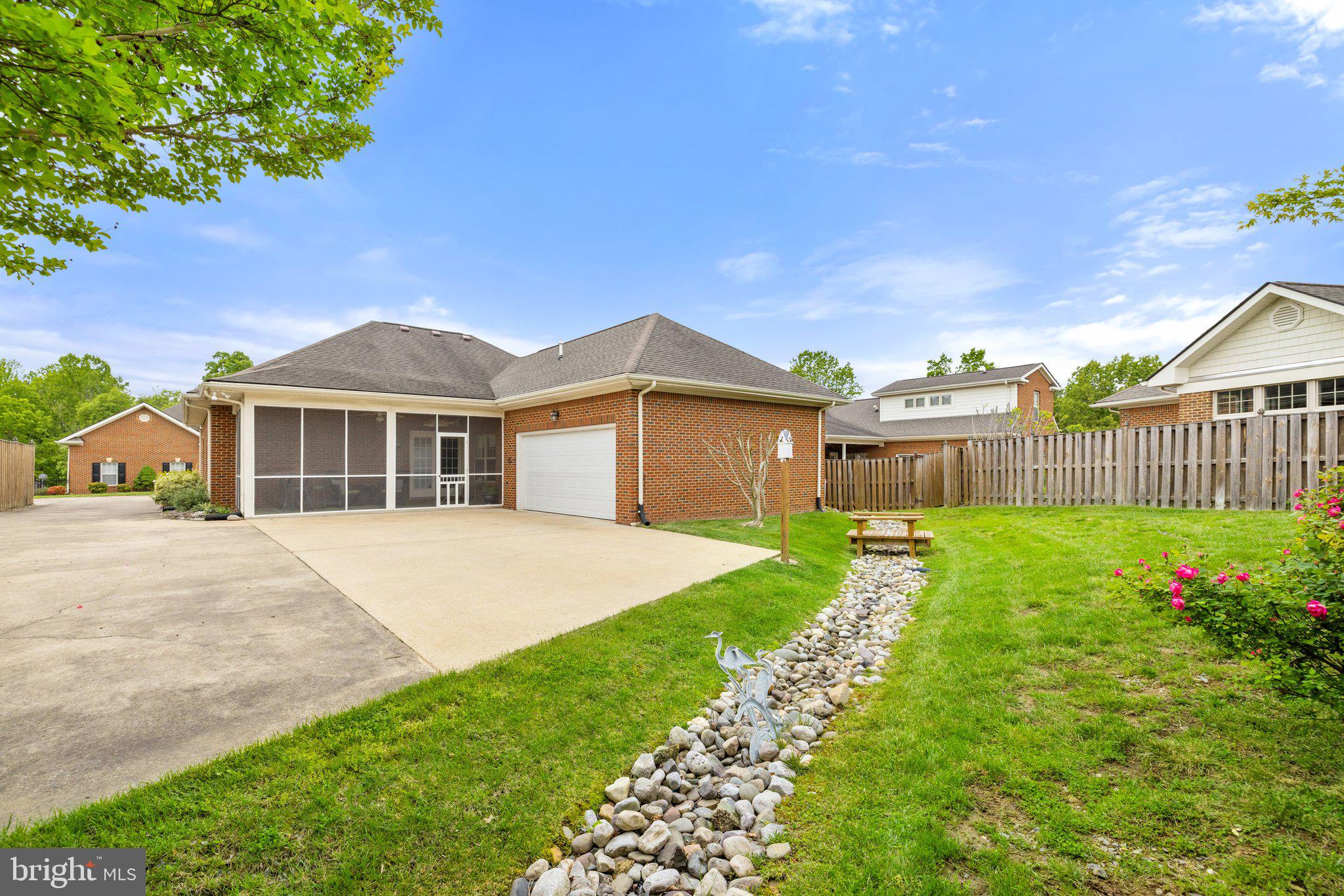 CARRIAGE HOUSE CHASE - Residential