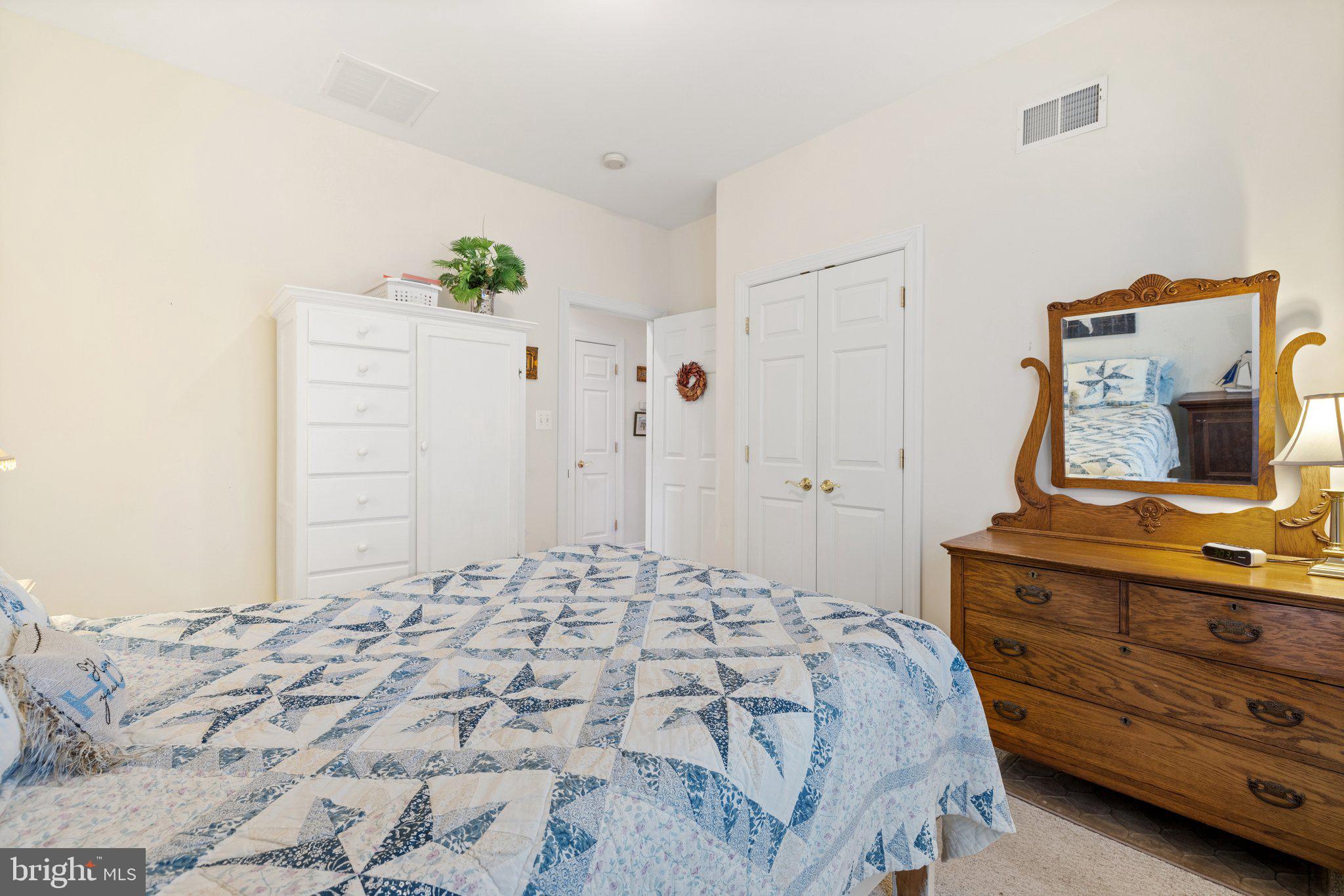 CARRIAGE HOUSE CHASE - Residential