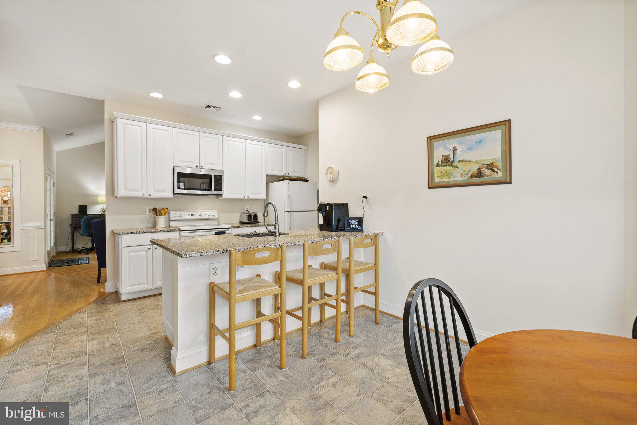 CARRIAGE HOUSE CHASE - Residential