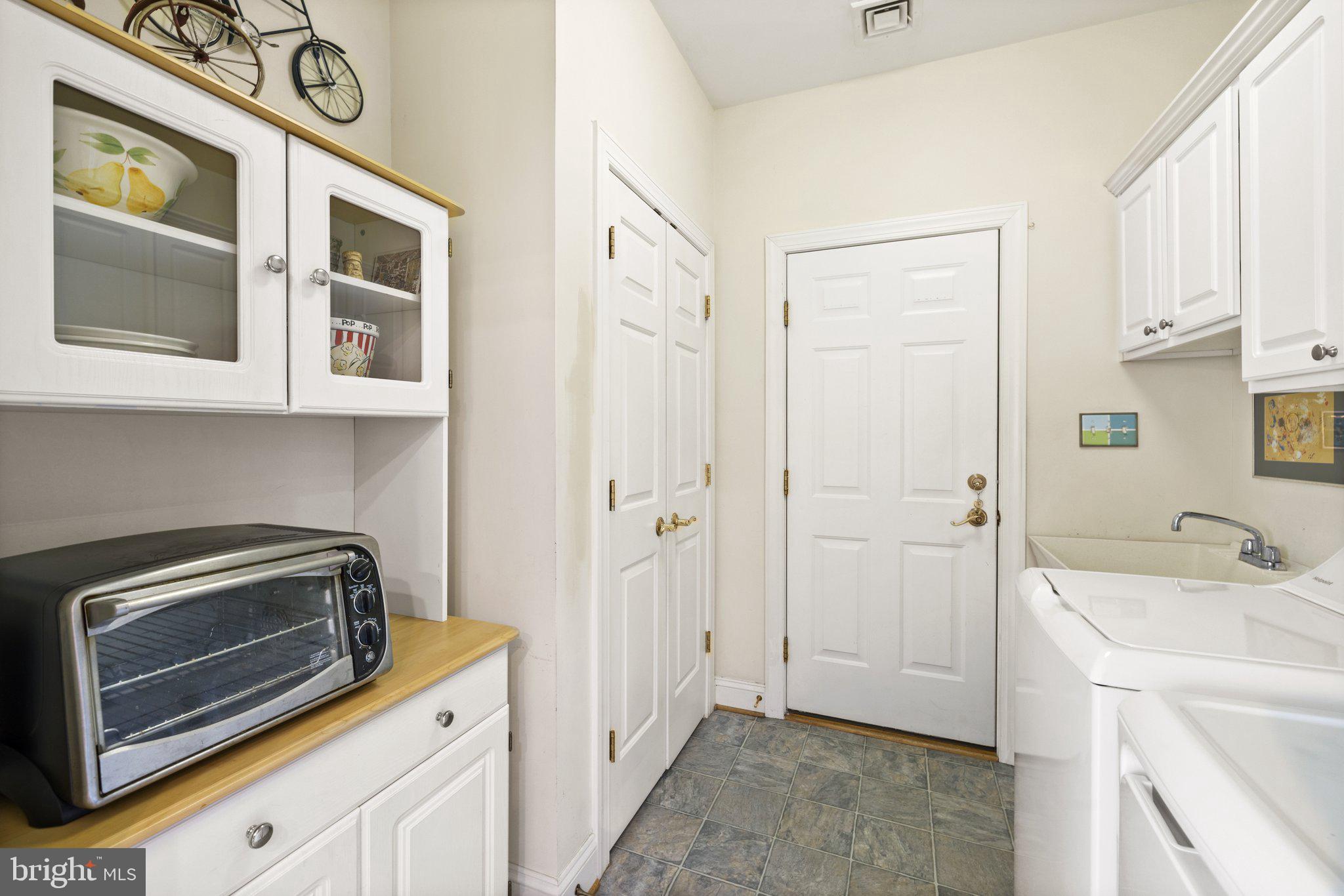 CARRIAGE HOUSE CHASE - Residential