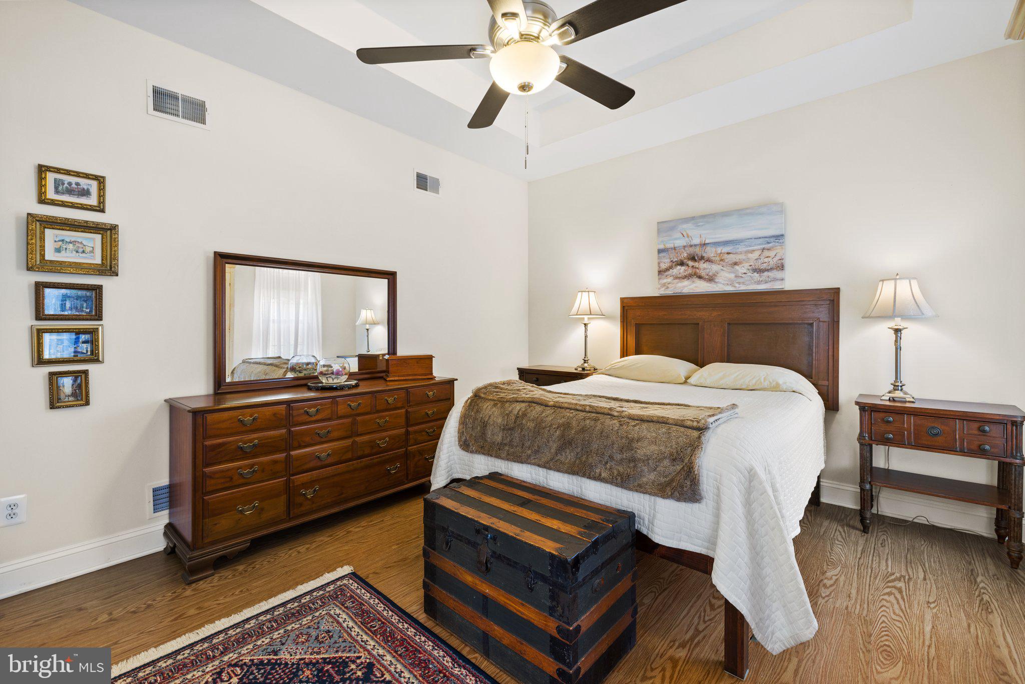 CARRIAGE HOUSE CHASE - Residential